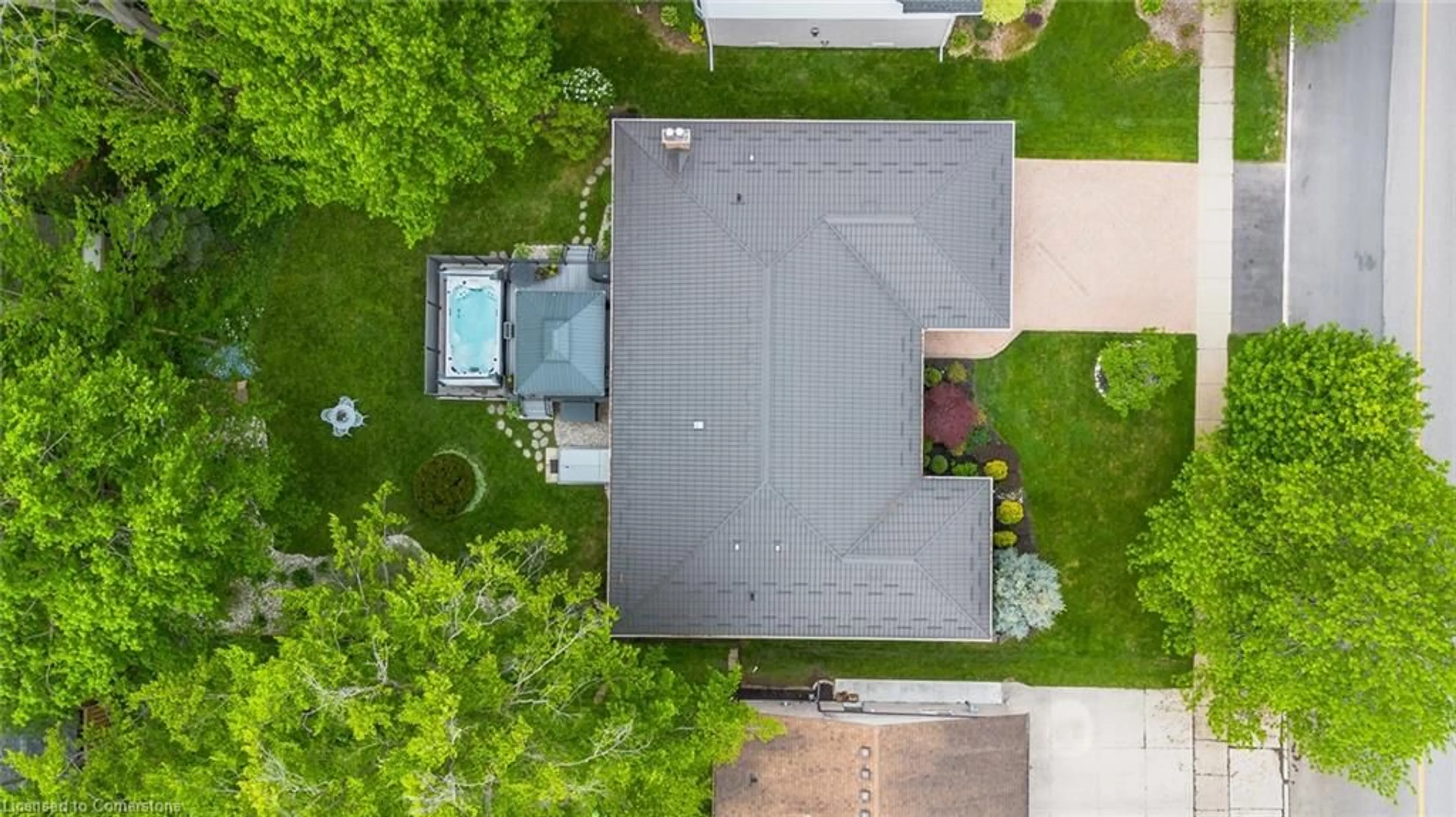 A pic from outside/outdoor area/front of a property/back of a property/a pic from drone, street for 360 Northlake Dr, Waterloo Ontario N2V 1W7