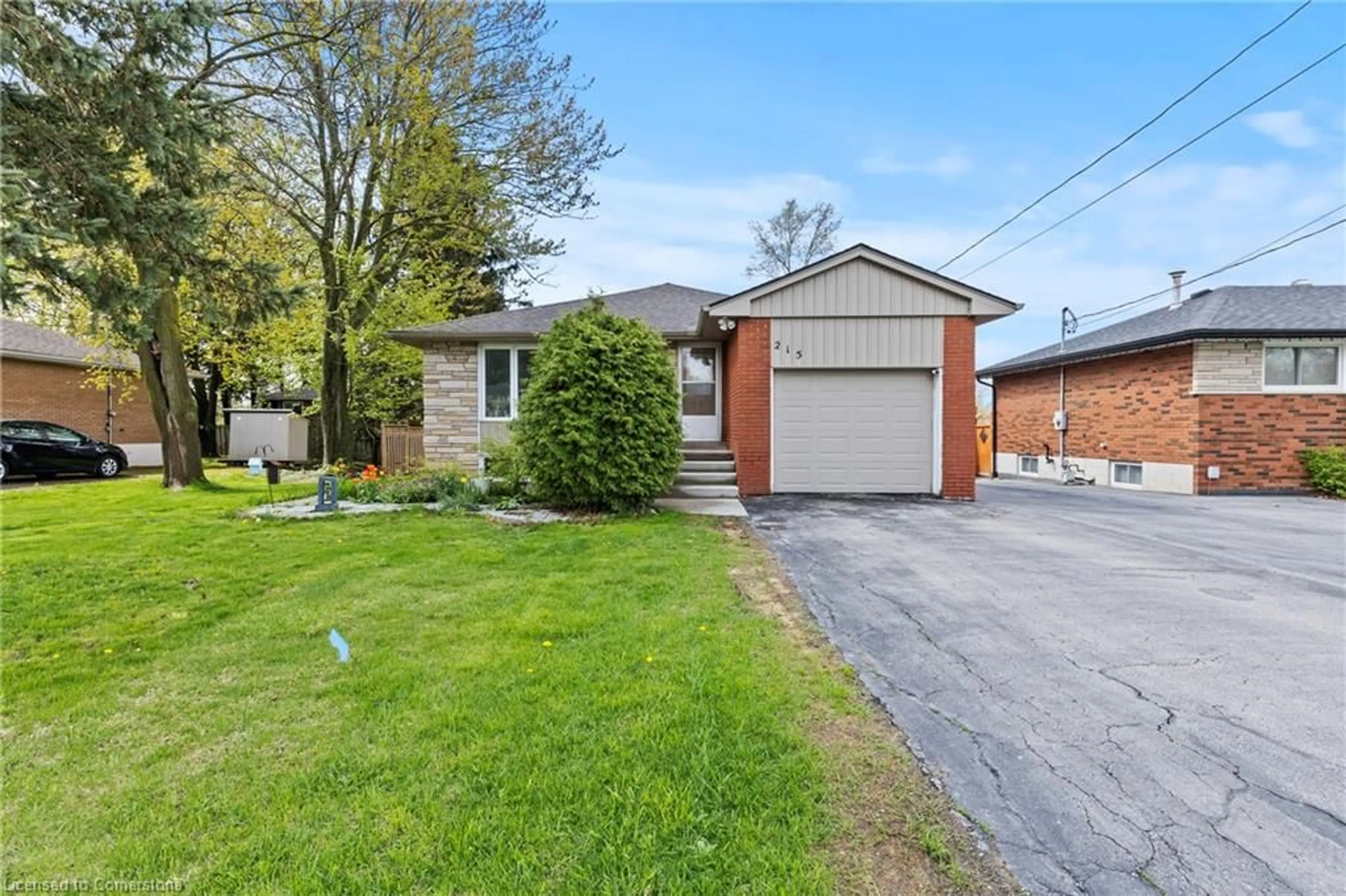 Unknown for 215 Mackenzie Cres, Caledonia Ontario N3W 1A7