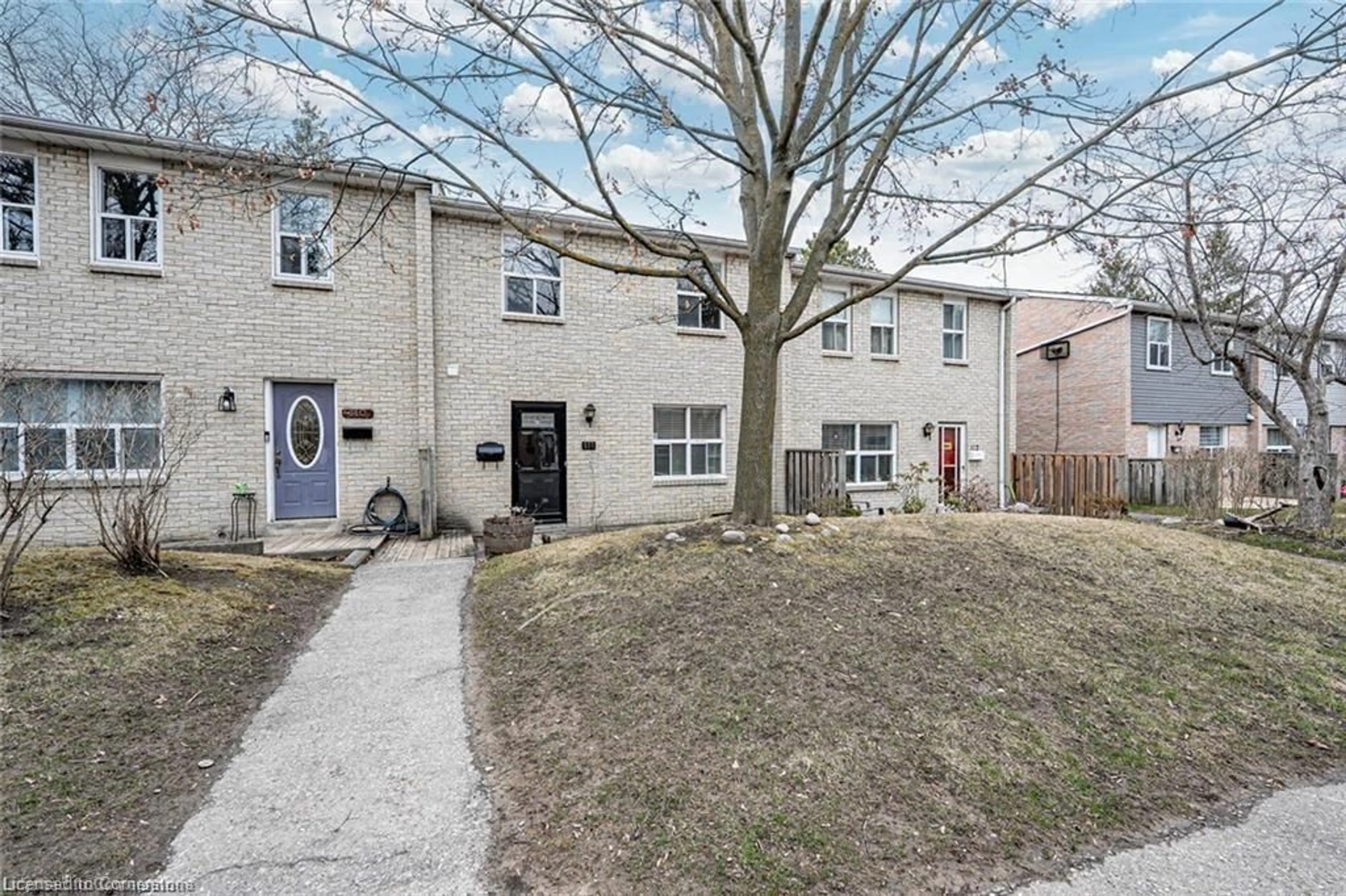 A pic from outside/outdoor area/front of a property/back of a property/a pic from drone, street for 1050 Shawnmarr Rd #111, Peel Ontario L5H 3V1