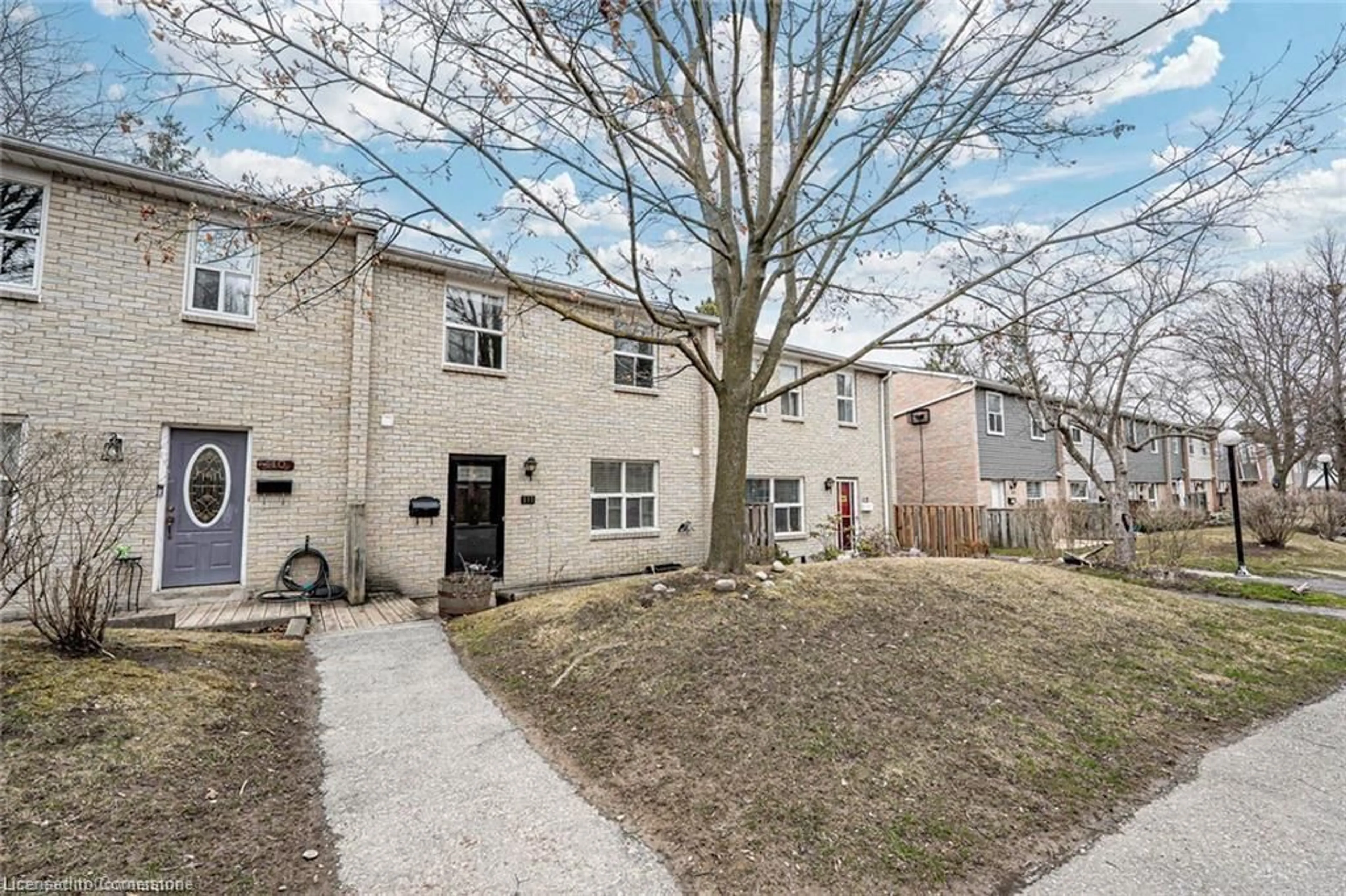 A pic from outside/outdoor area/front of a property/back of a property/a pic from drone, street for 1050 Shawnmarr Rd #111, Peel Ontario L5H 3V1