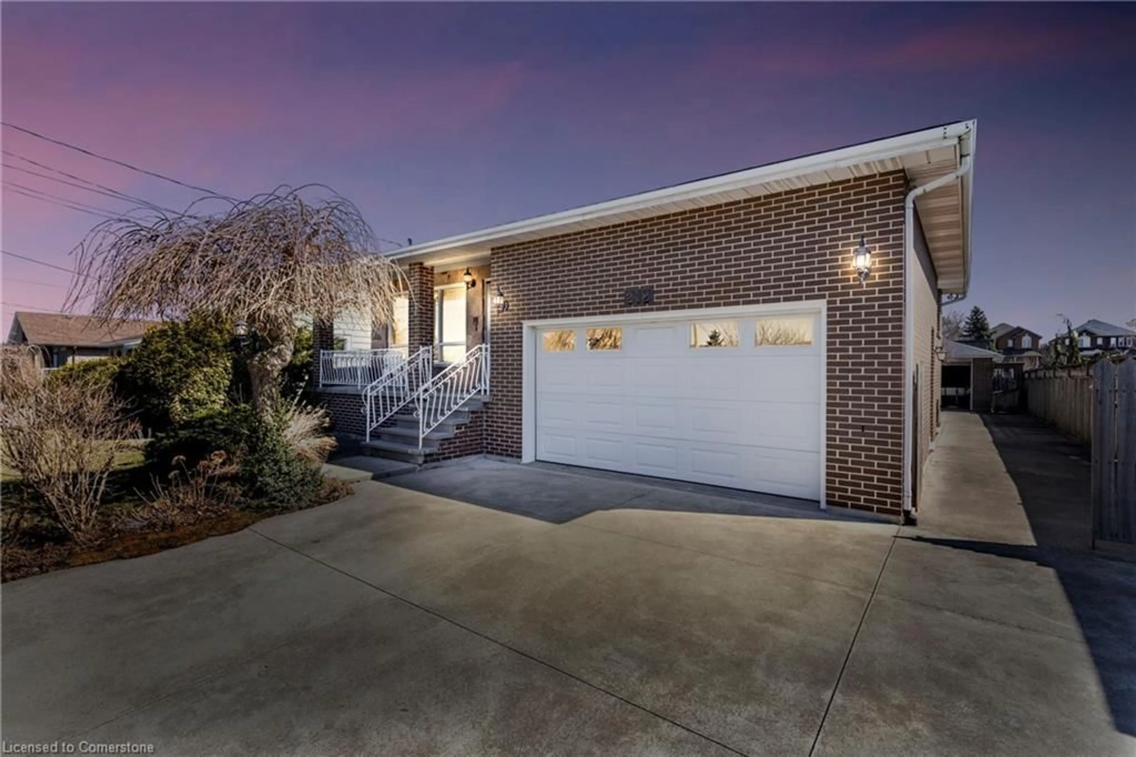 Indoor garage for 212 Margaret Ave, Stoney Creek Ontario L8E 2H8