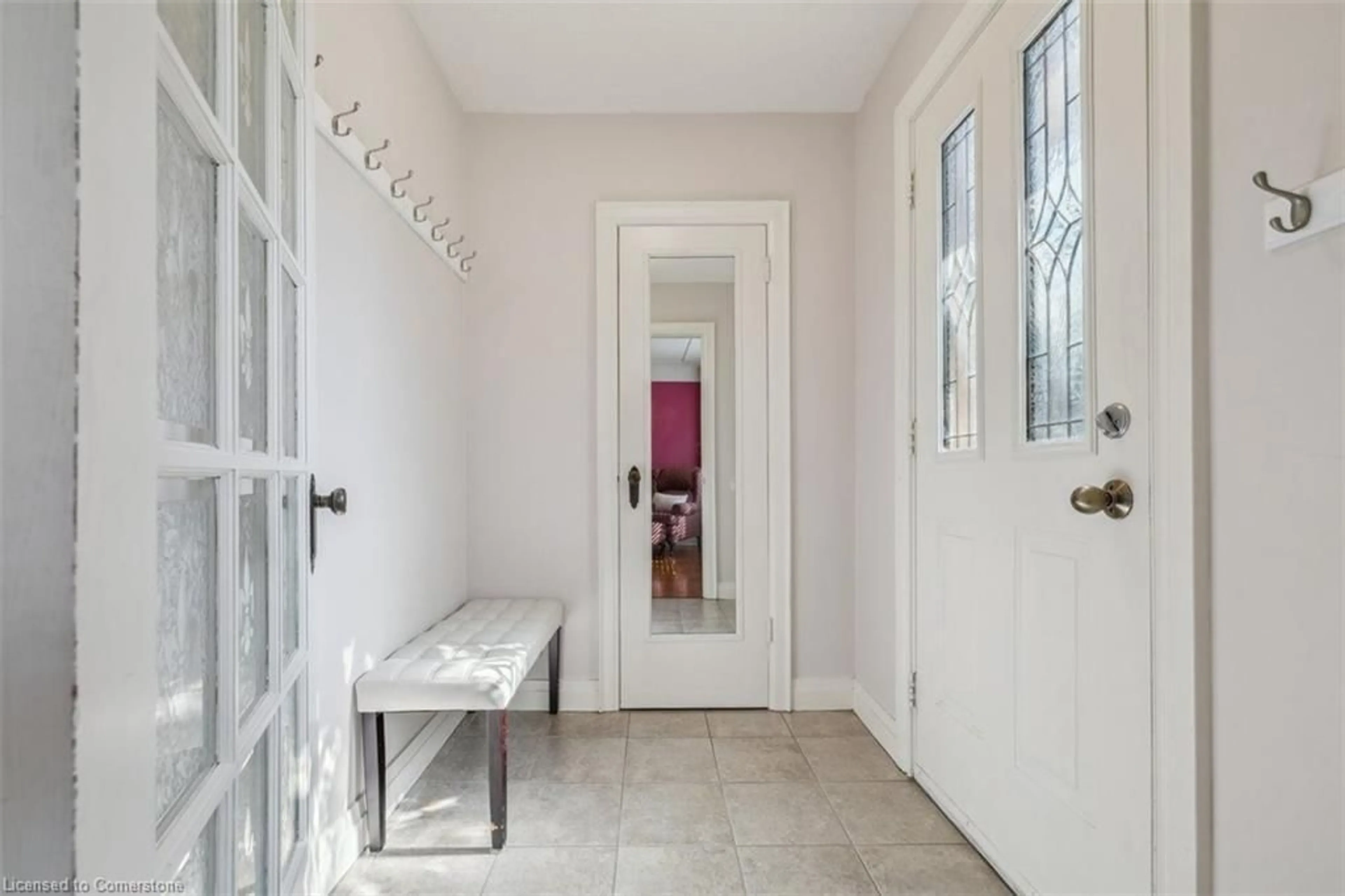 Indoor entryway for 20 Buchanan St, Hamilton Ontario L9A 2V8