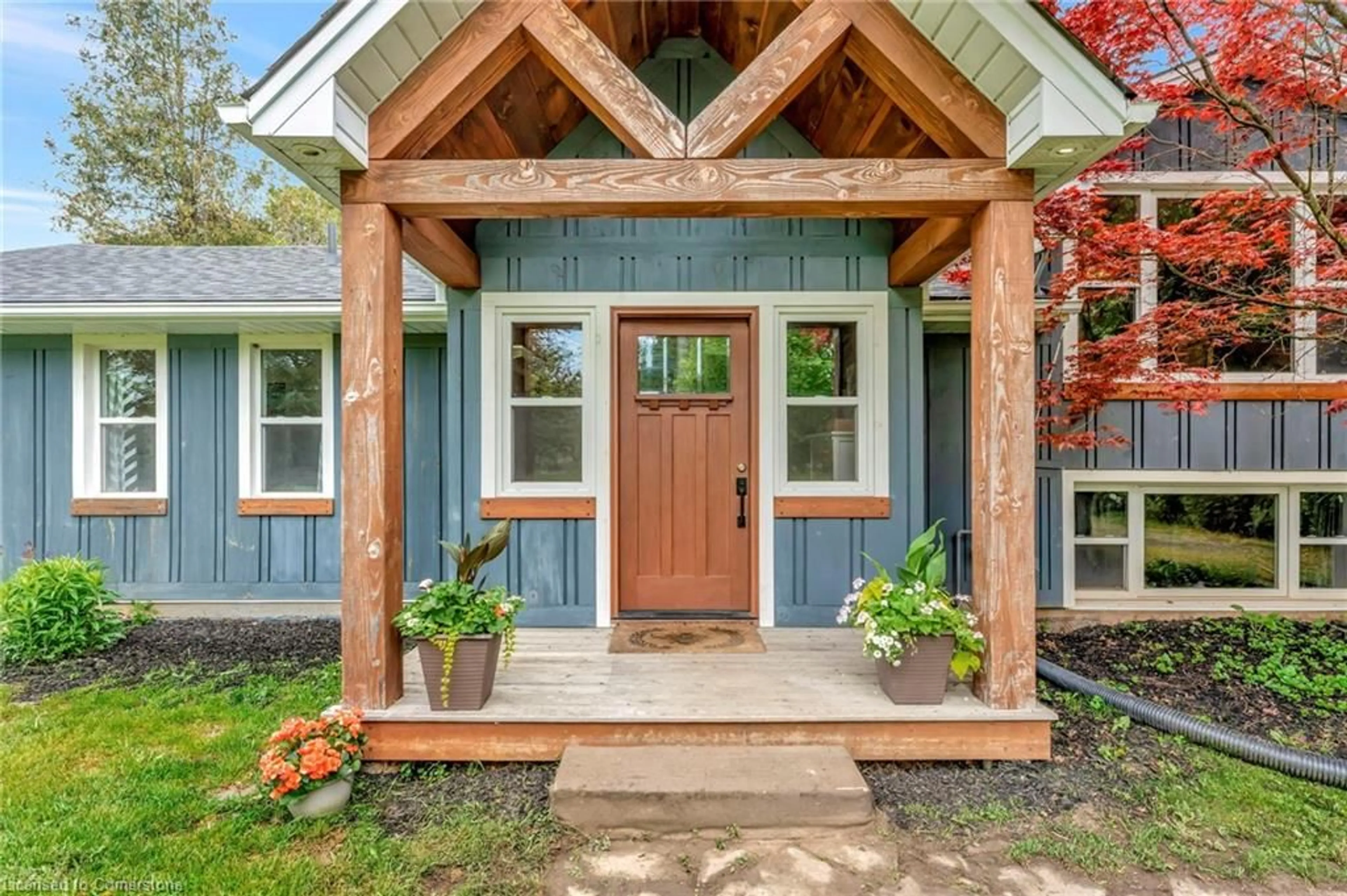 Indoor entryway for 1511 Old Hwy 99, Hamilton Ontario L9H 5E3
