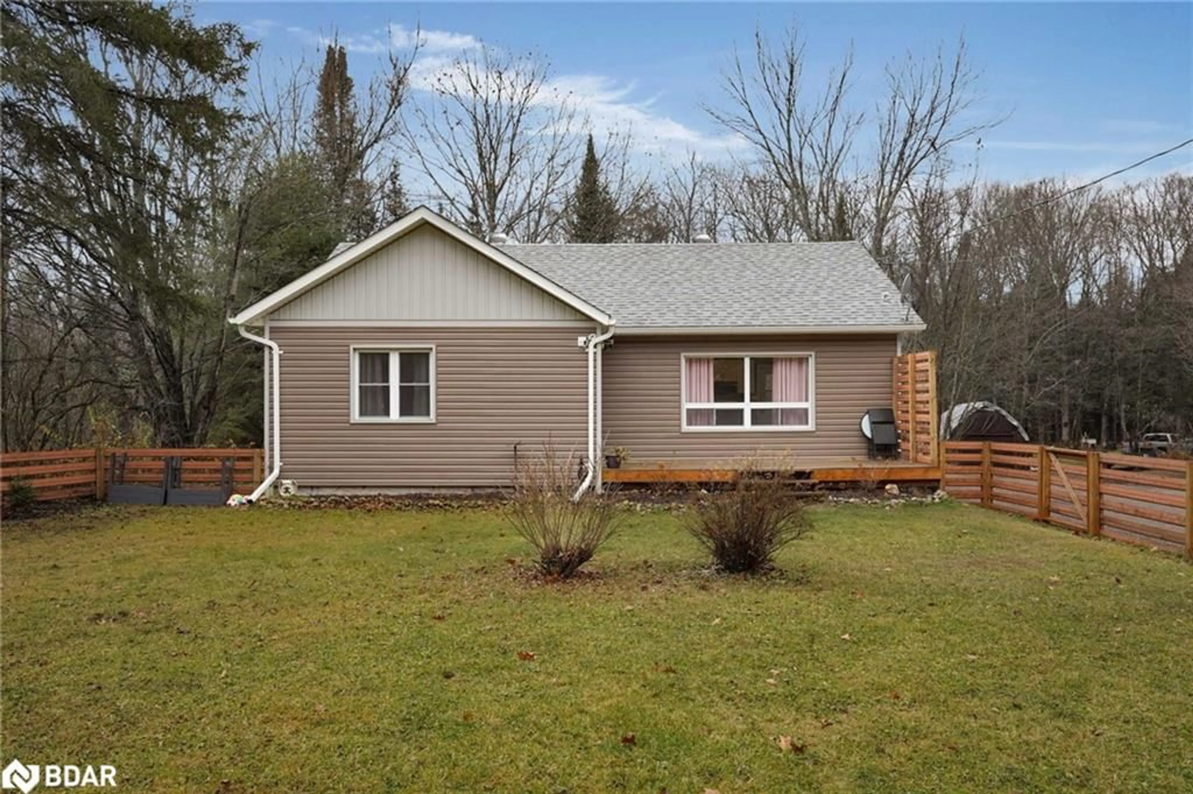 Home with vinyl exterior material, unknown for 13045 Highway 35 Hwy, Minden Ontario K0M 2K0