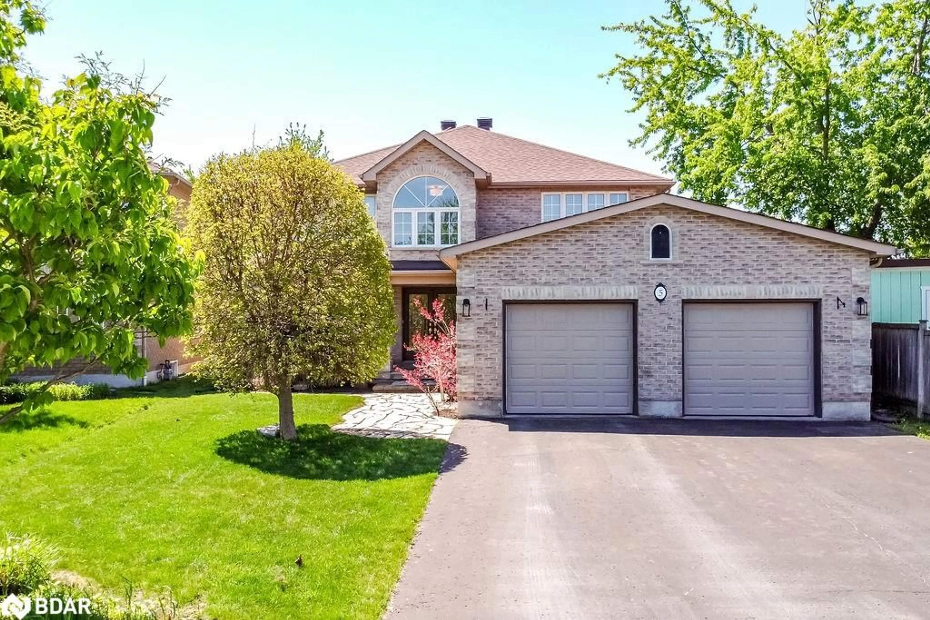 Home with brick exterior material, street for 5 Newberry Crt, Barrie Ontario L4N 0M9