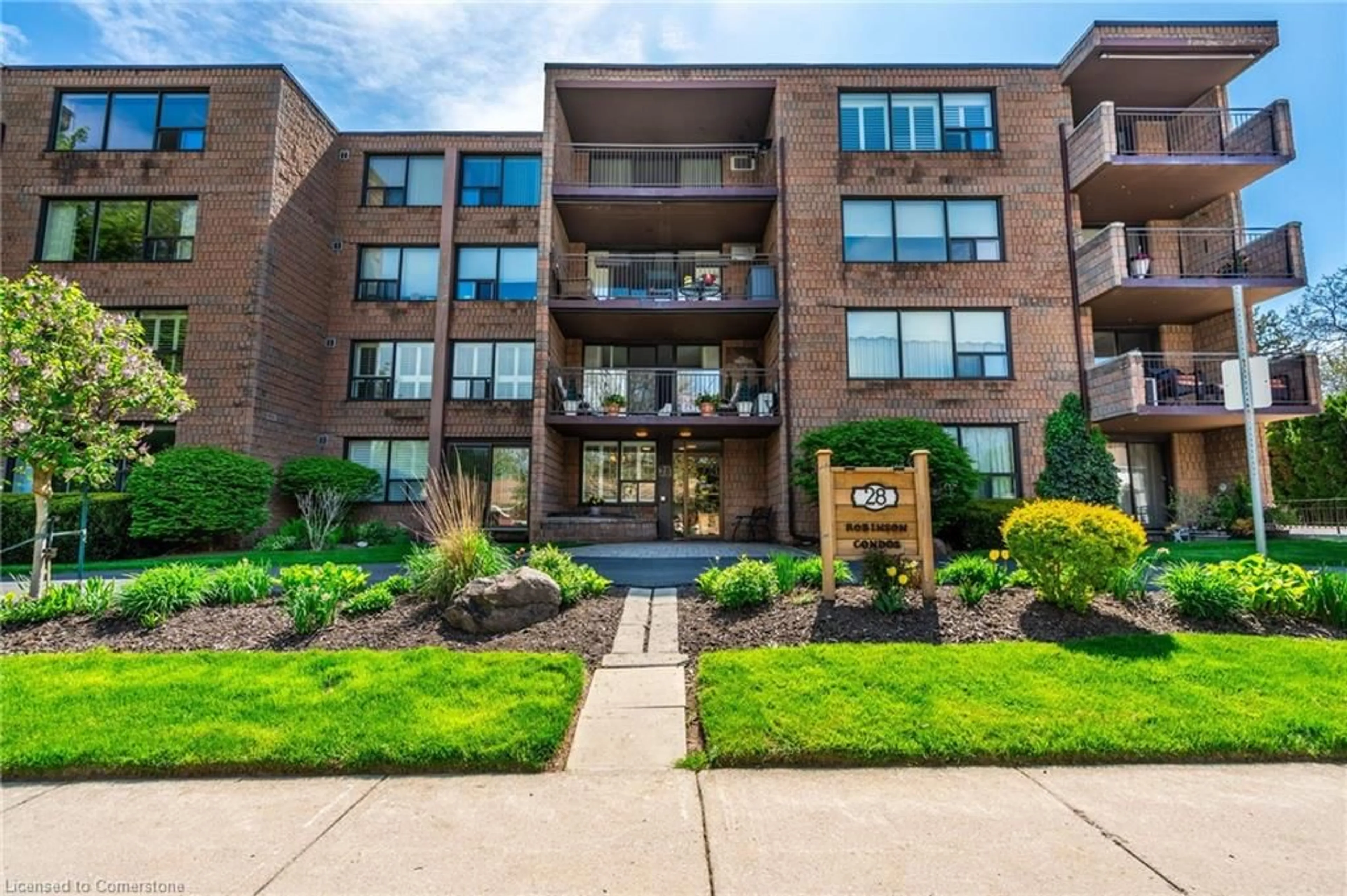 Patio, building for 28 Robinson St #305, Grimsby Ontario L3M 3C9