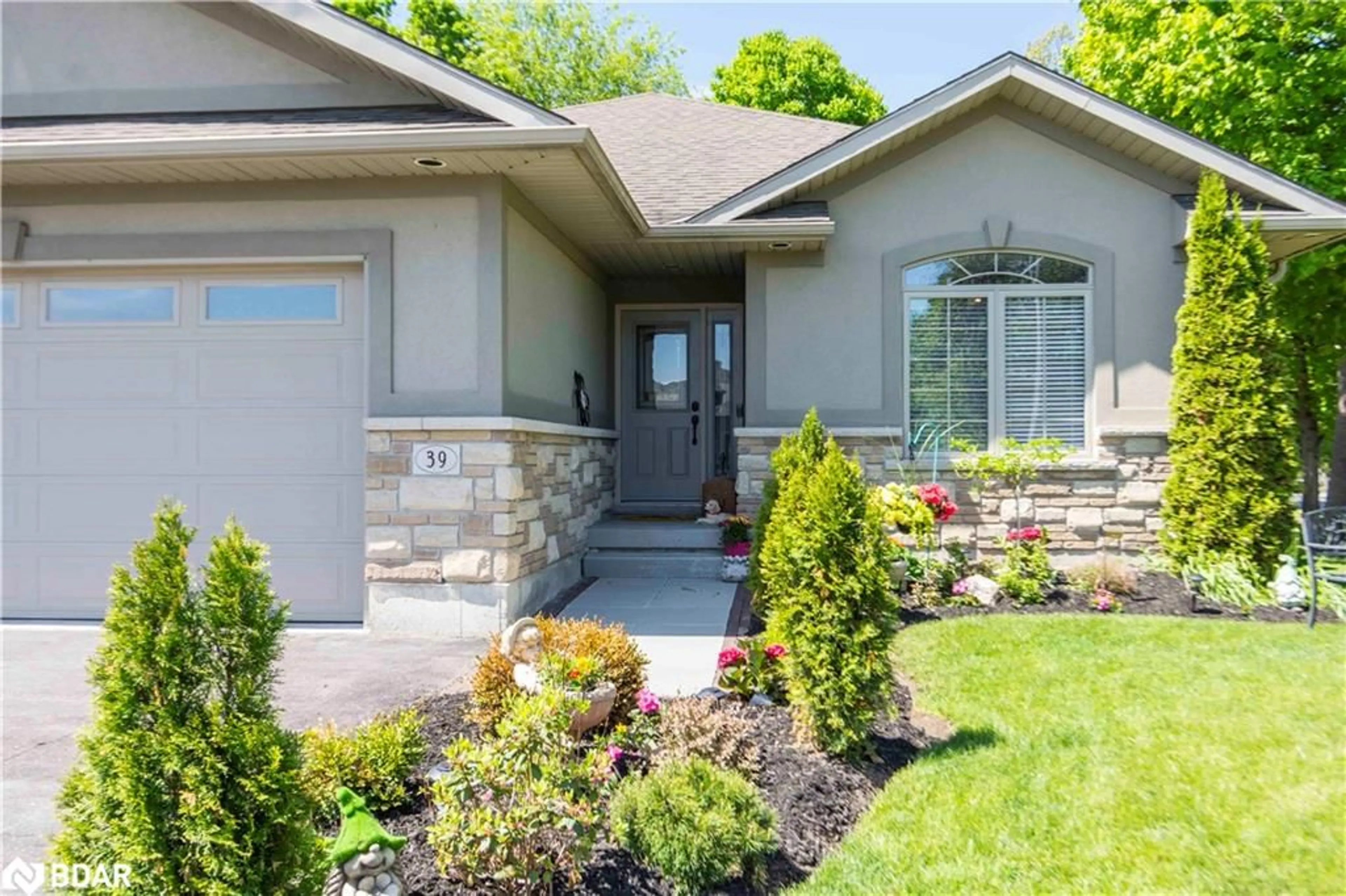 Home with brick exterior material, street for 39 Lakewood Cres, Trenton Ontario K8V 5P4