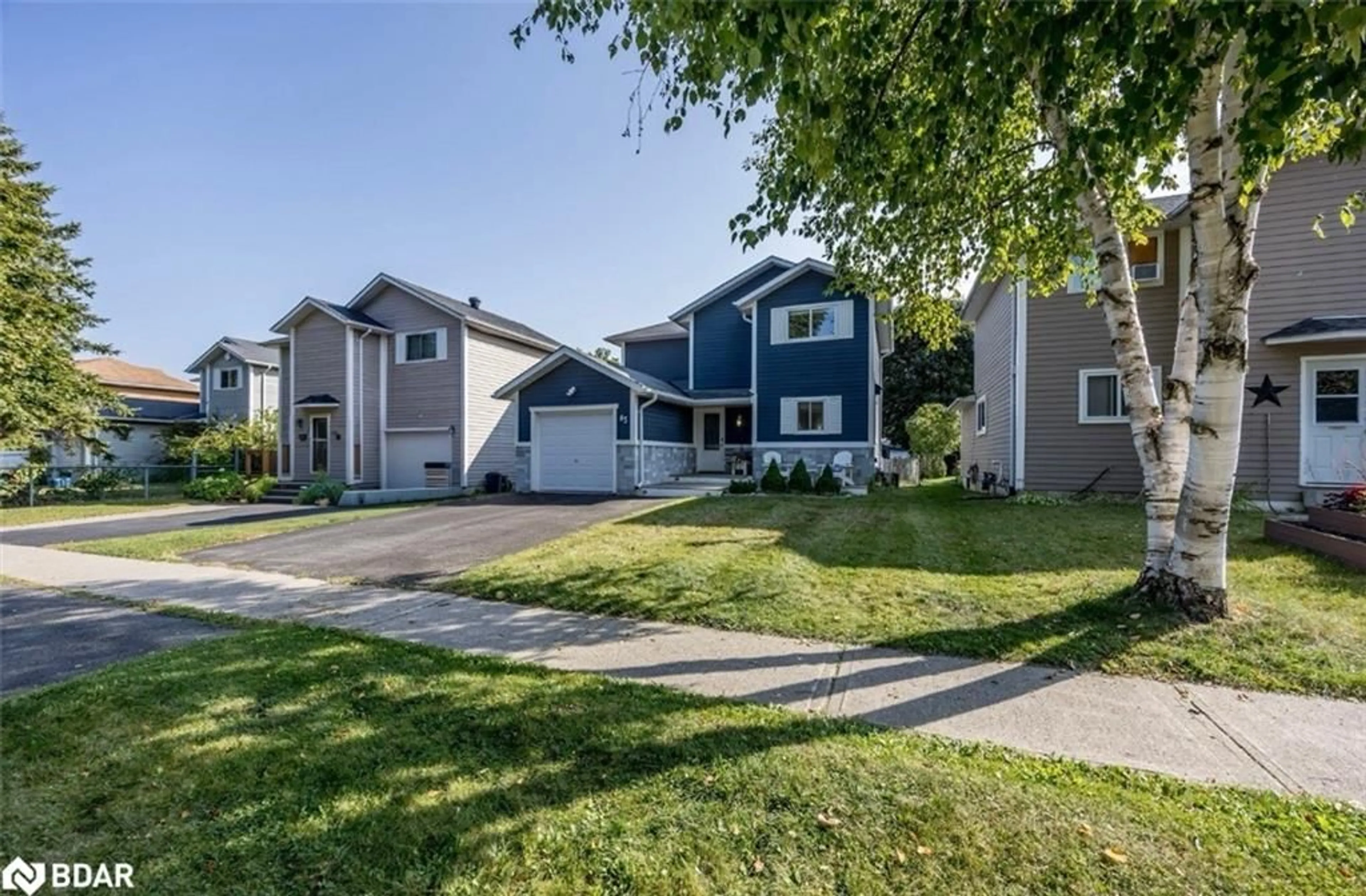 Home with vinyl exterior material, street for 85 Elizabeth St, Barrie Ontario L4N 6P2