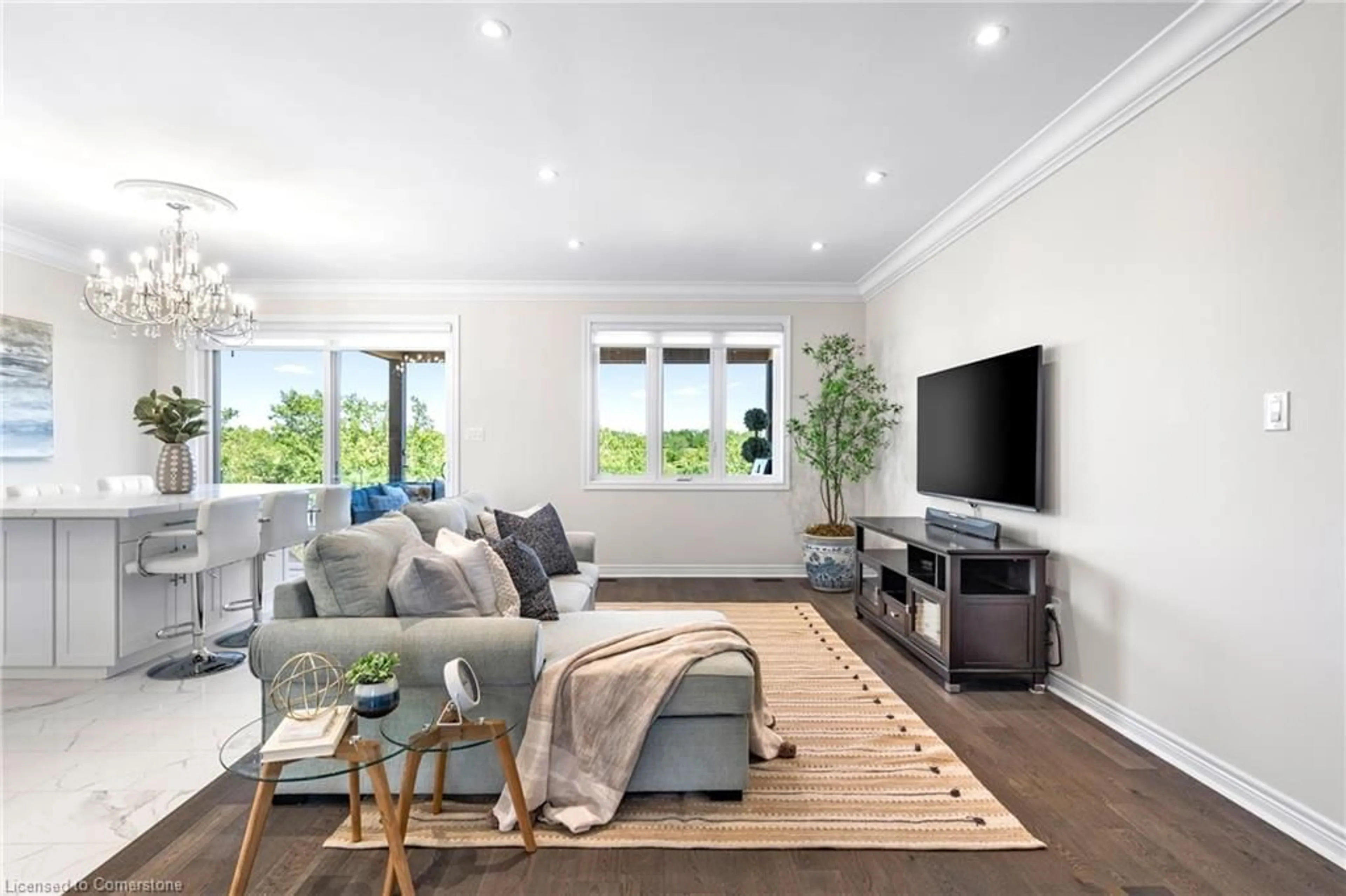 Living room with furniture, unknown for 258 Shoreview Dr, Welland Ontario L3B 0H3