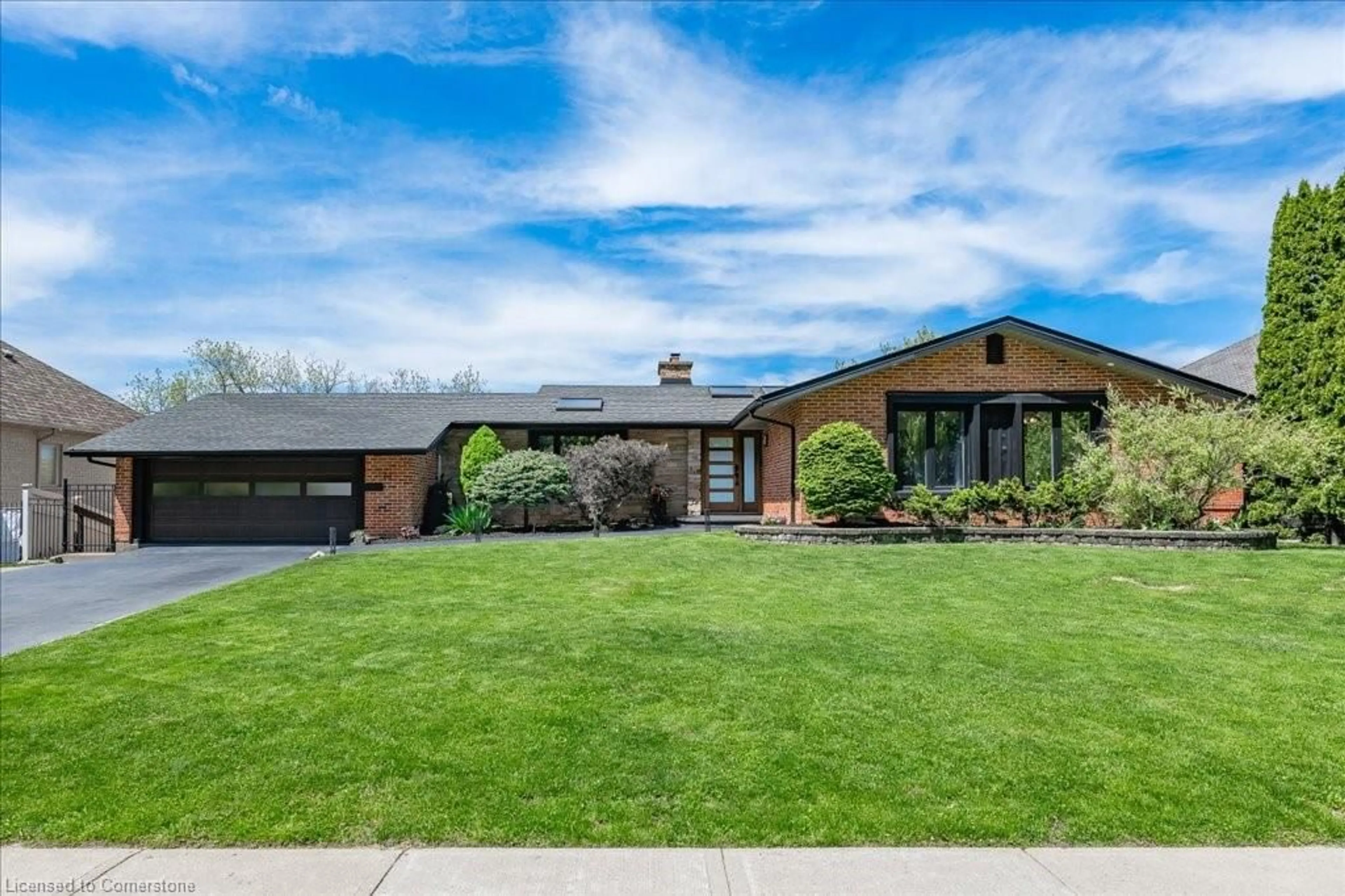 Home with brick exterior material, street for 33 Leslie Dr, Stoney Creek Ontario L8G 2R1