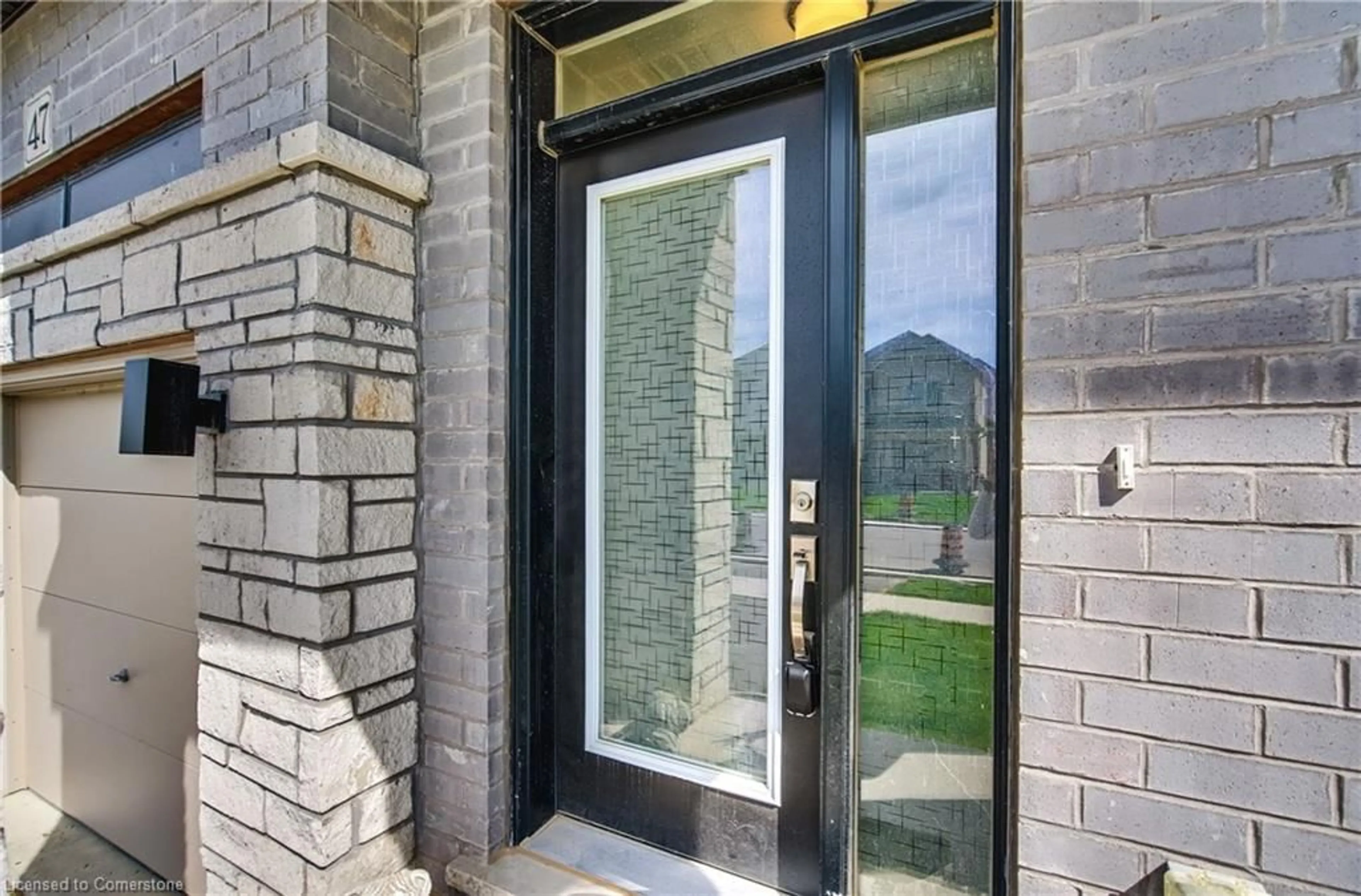 Indoor entryway for 47 George Brier Dr, Paris Ontario N3L 3Z9