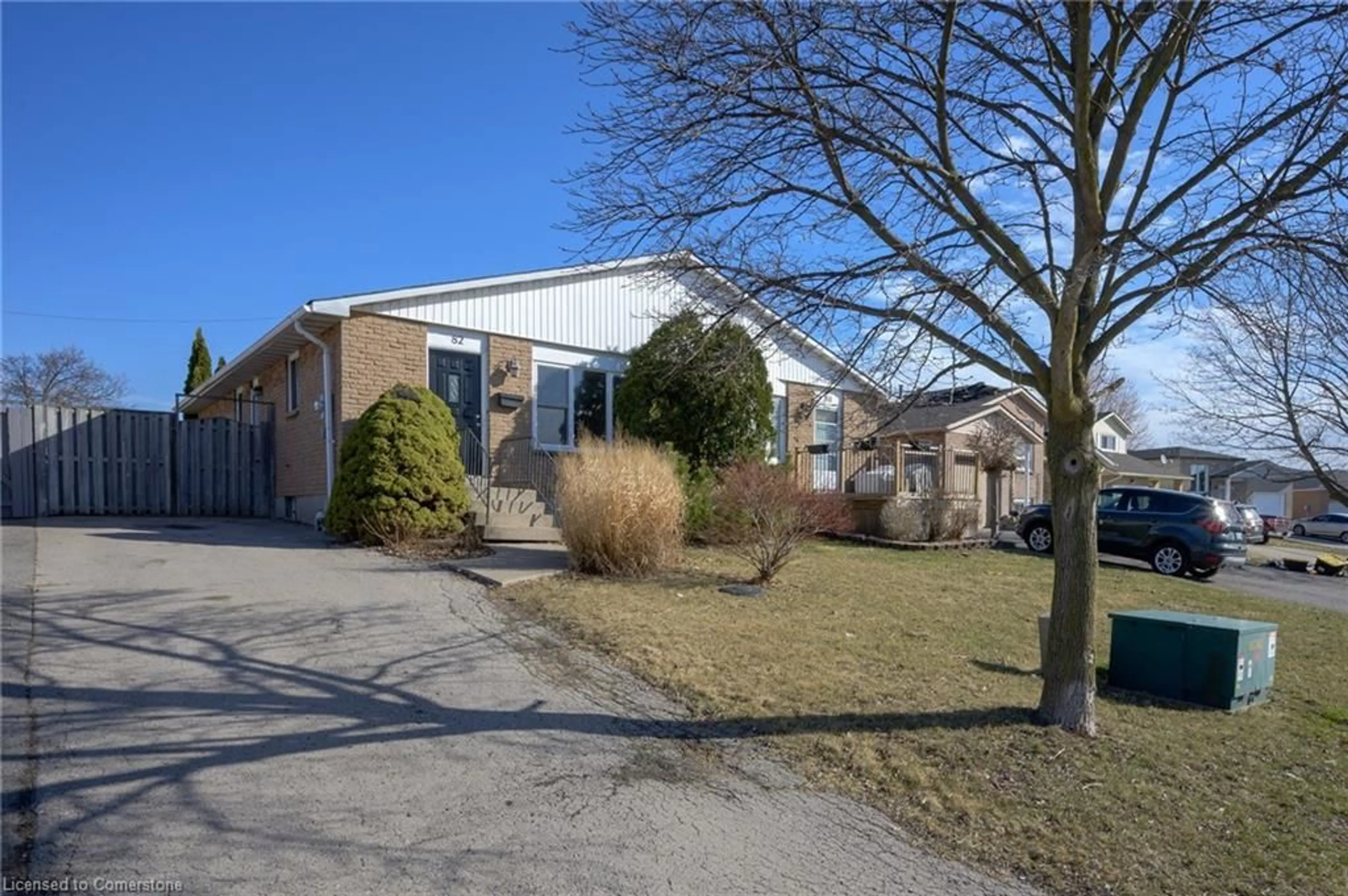 Home with brick exterior material, street for 82 Lampman Cres, Thorold Ontario L2V 4K7