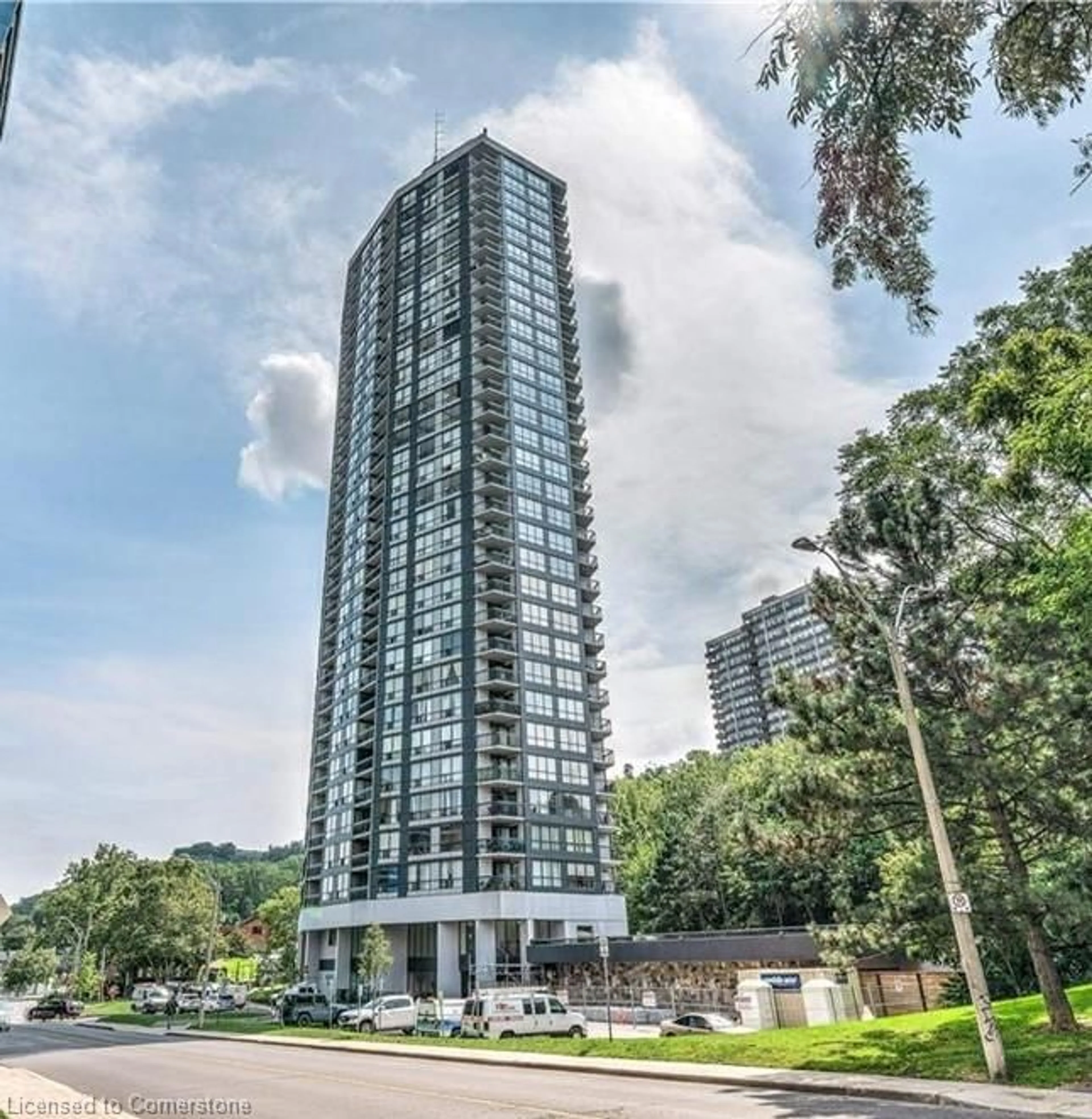 Indoor foyer for 150 Charlton Ave #2908, Hamilton Ontario L8N 3X3
