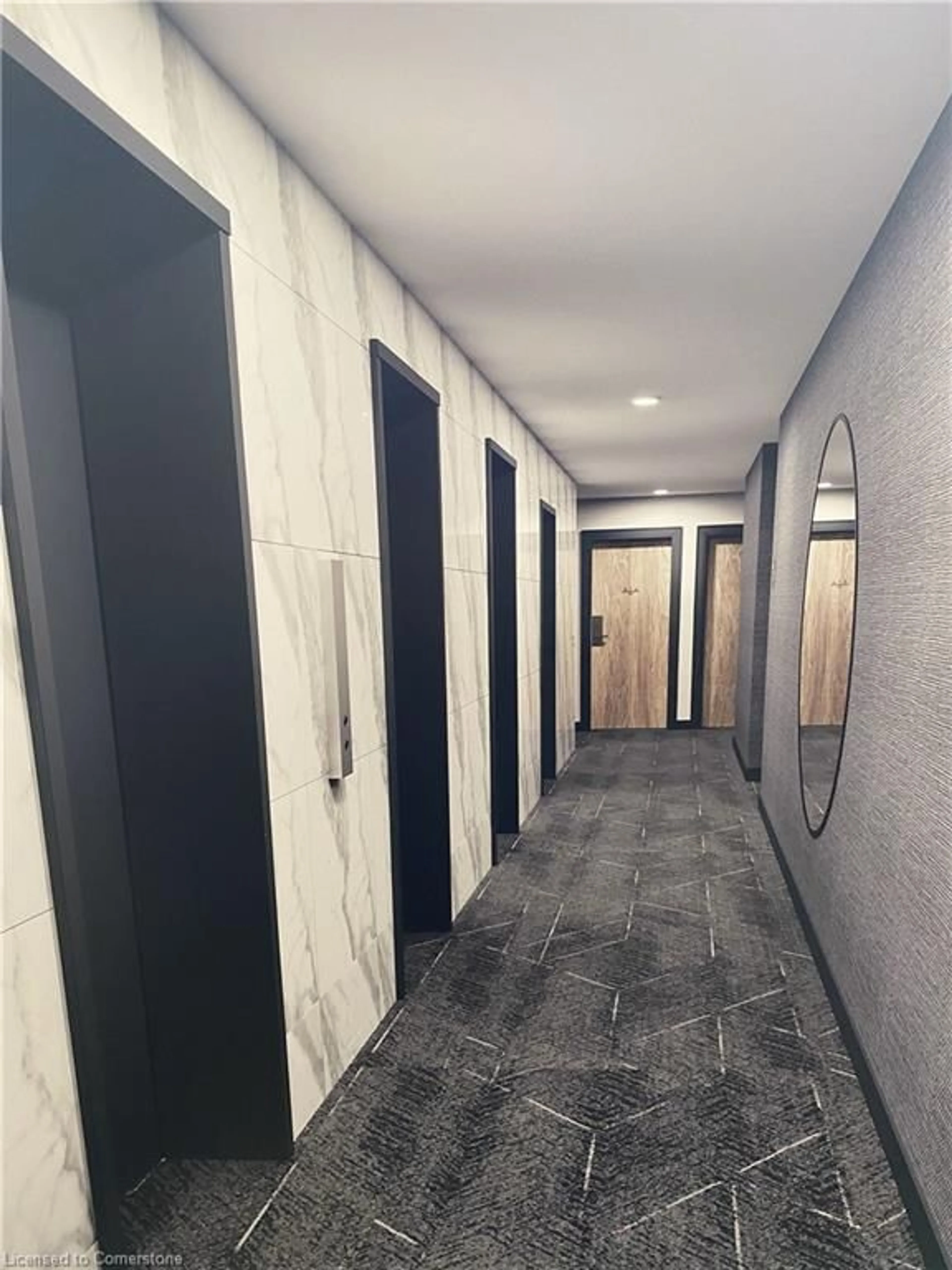 Indoor foyer for 150 Charlton Ave #2908, Hamilton Ontario L8N 3X3