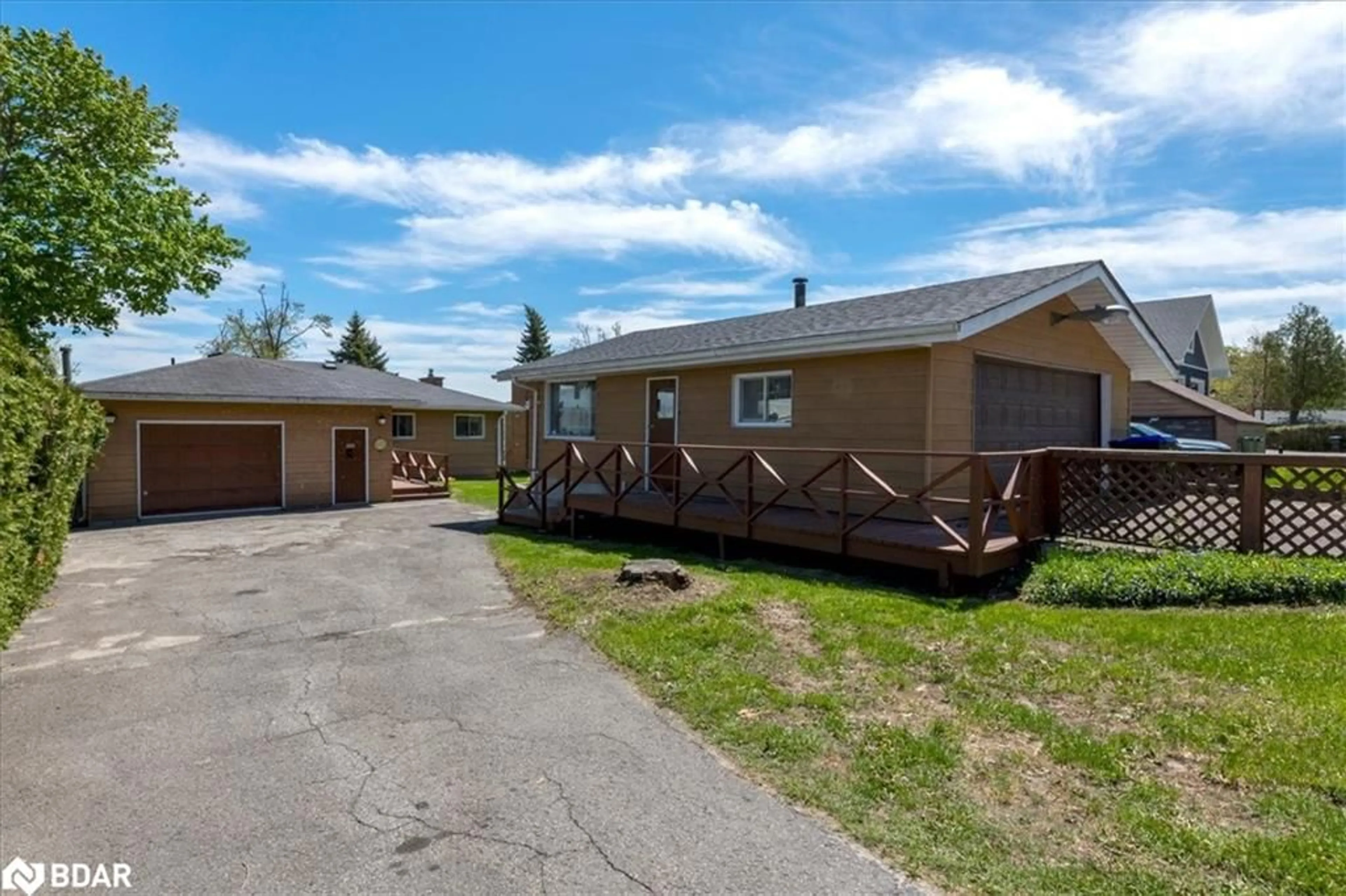 A pic from outside/outdoor area/front of a property/back of a property/a pic from drone, street for 2225 Lakeshore Rd, Oro-Medonte Ontario L0L 1T0