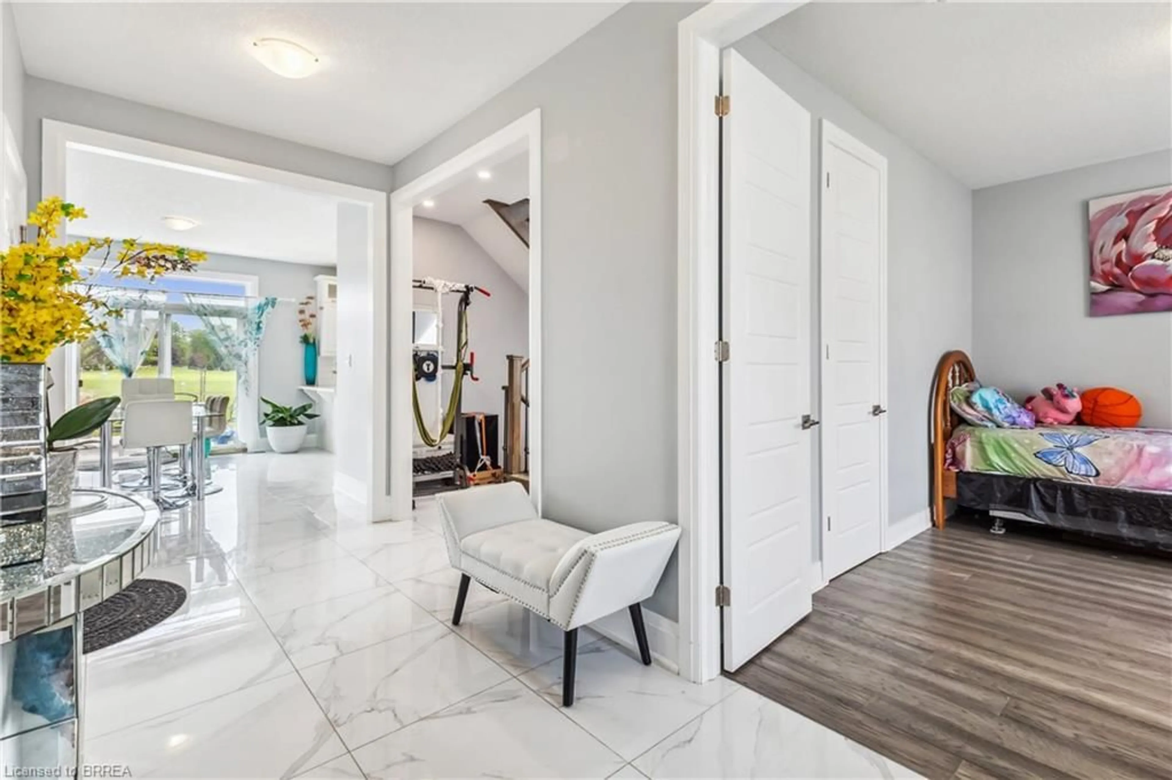 Indoor entryway for 211 Leitch St, Dutton Ontario N0L 1J0