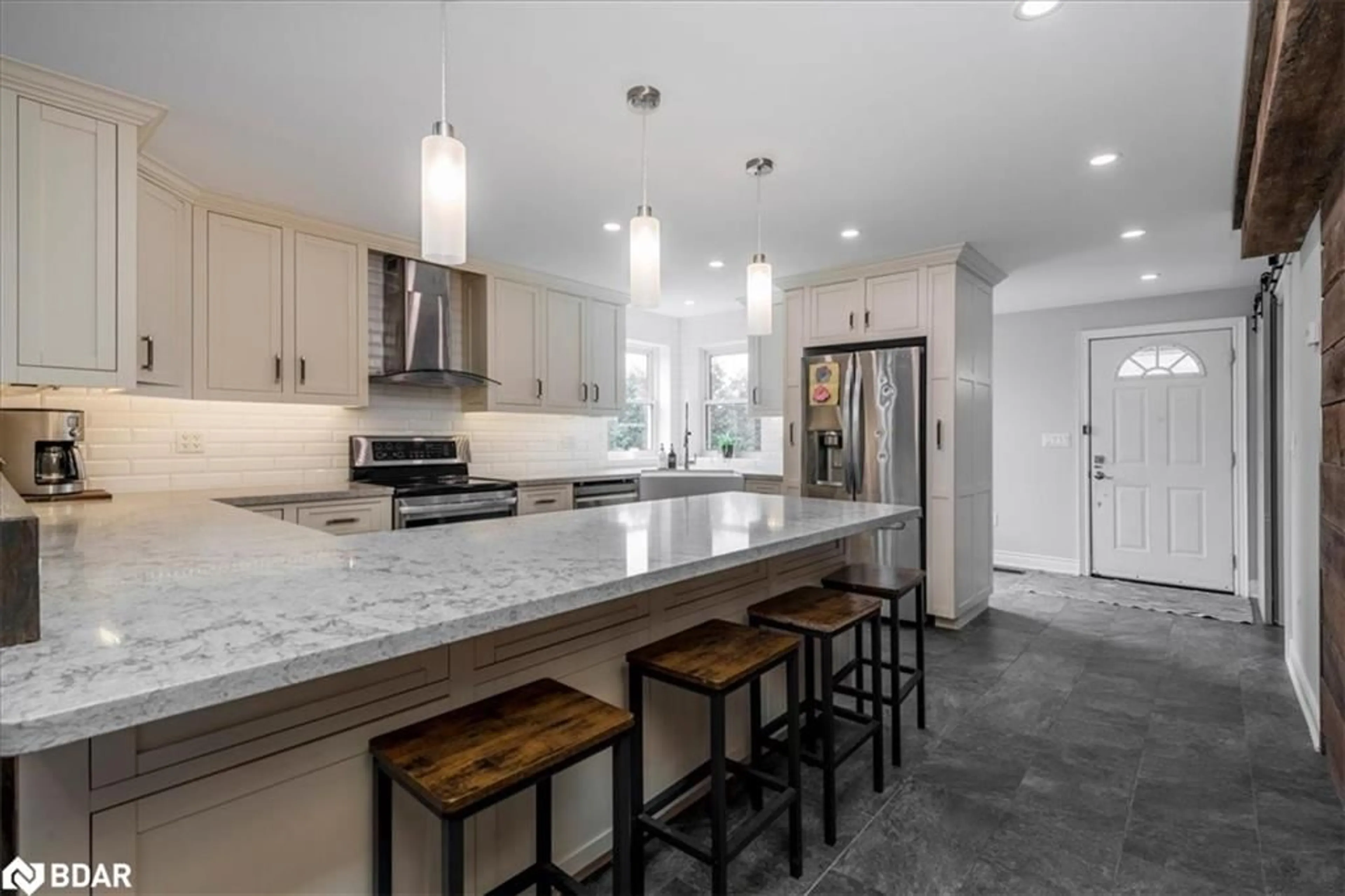 Open concept kitchen, ceramic/tile floor for 2233 Fourth Line, Innisfil Ontario L6M 3M2