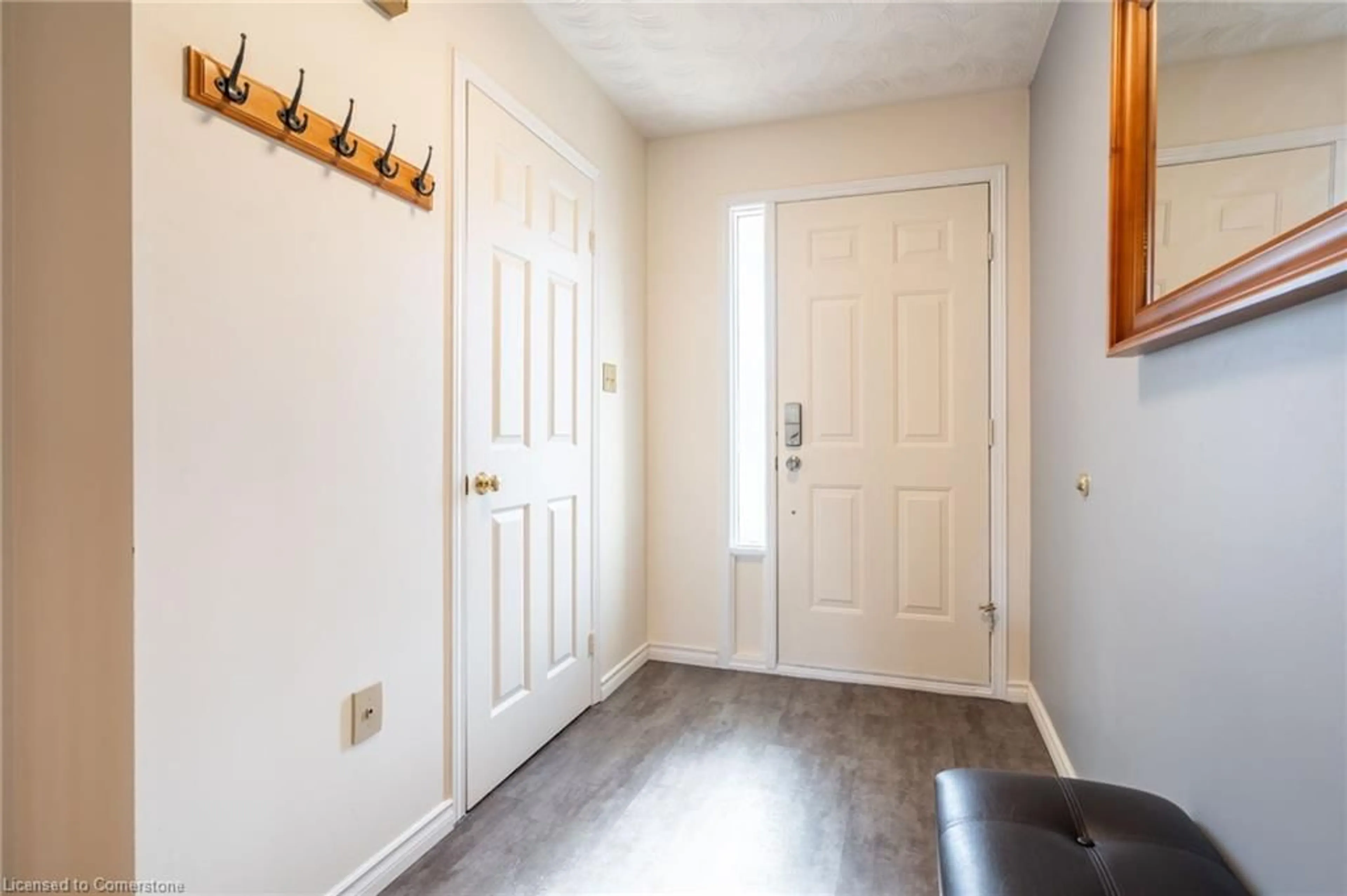 Indoor entryway for 85 Royalvista Dr, Hamilton Ontario L8W 3H4