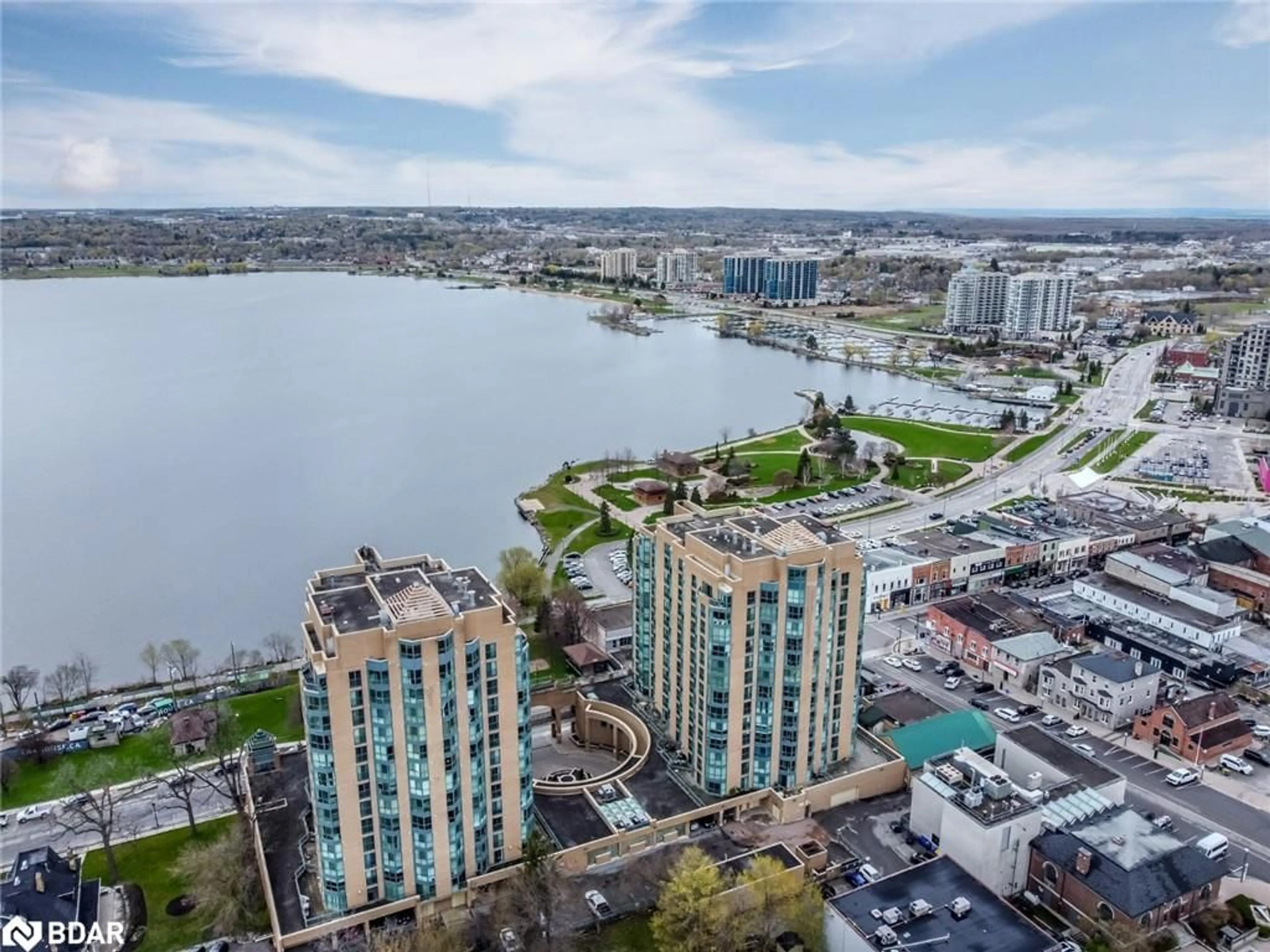 A pic from outside/outdoor area/front of a property/back of a property/a pic from drone, water/lake/river/ocean view for 140 Dunlop St #605, Barrie Ontario L4M 6H9