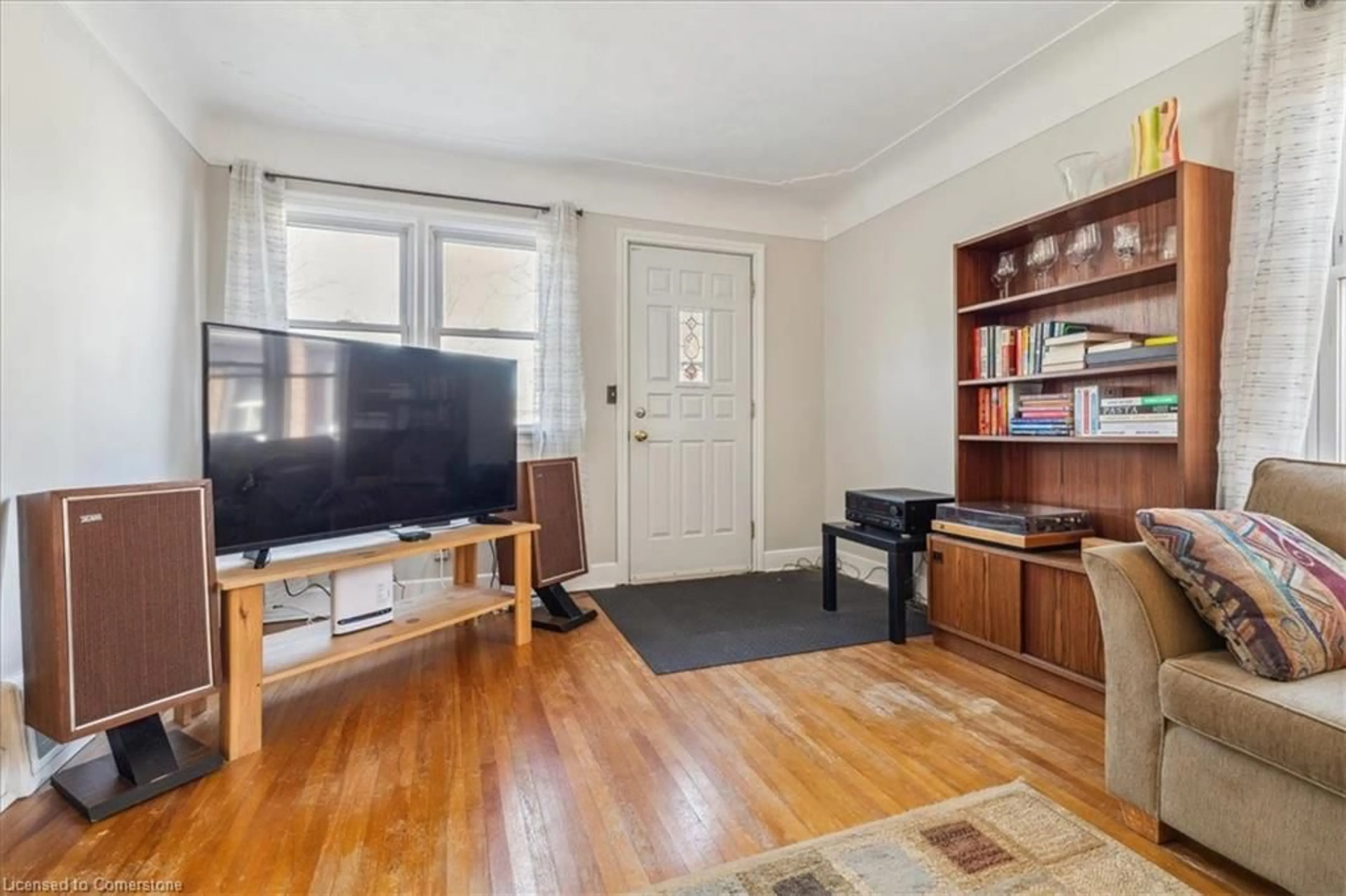 Living room with furniture, unknown for 273 Bowman St, Hamilton Ontario L8S 2T9