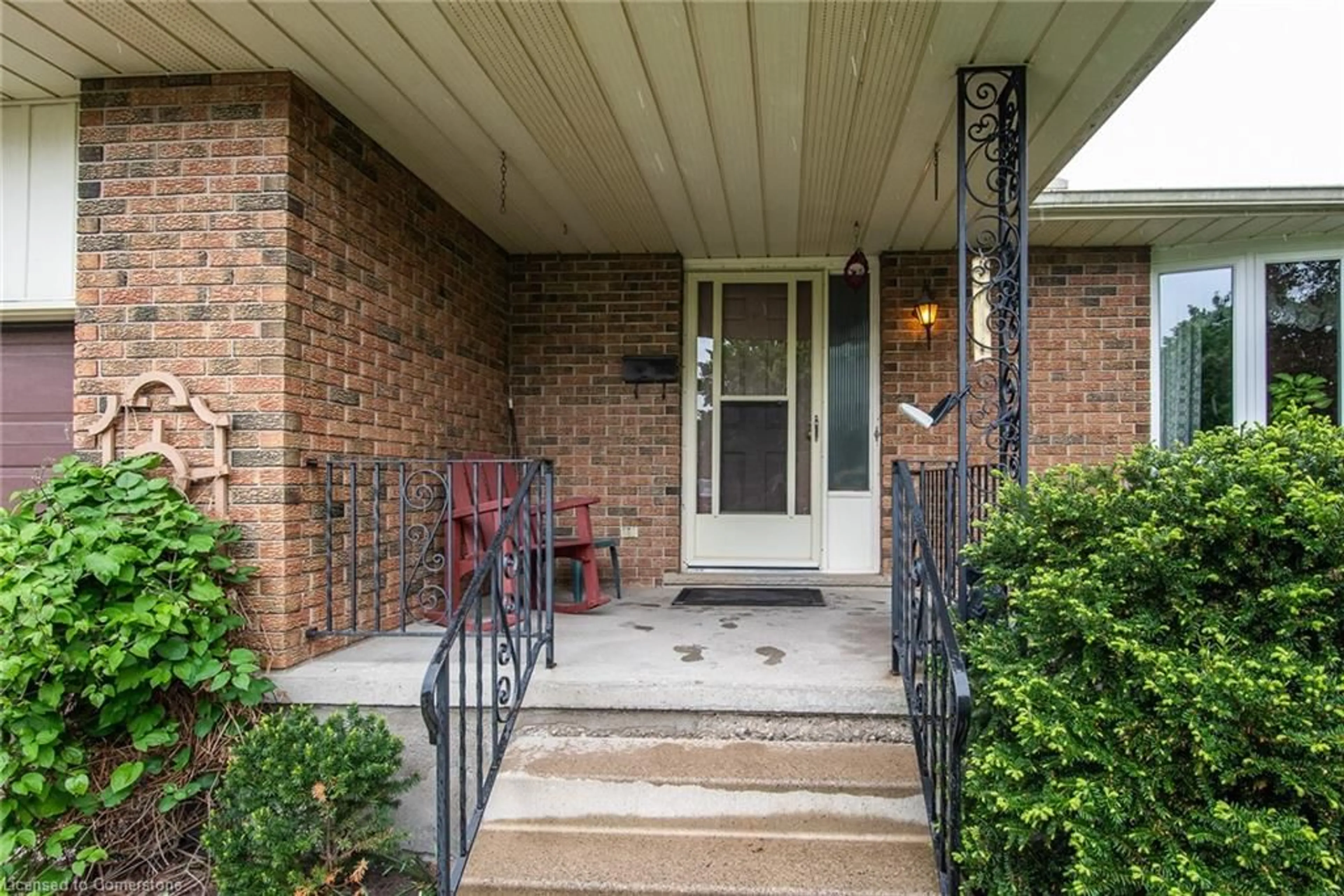 Indoor entryway for 11 Nithview Dr, New Hamburg Ontario N3A 2H3