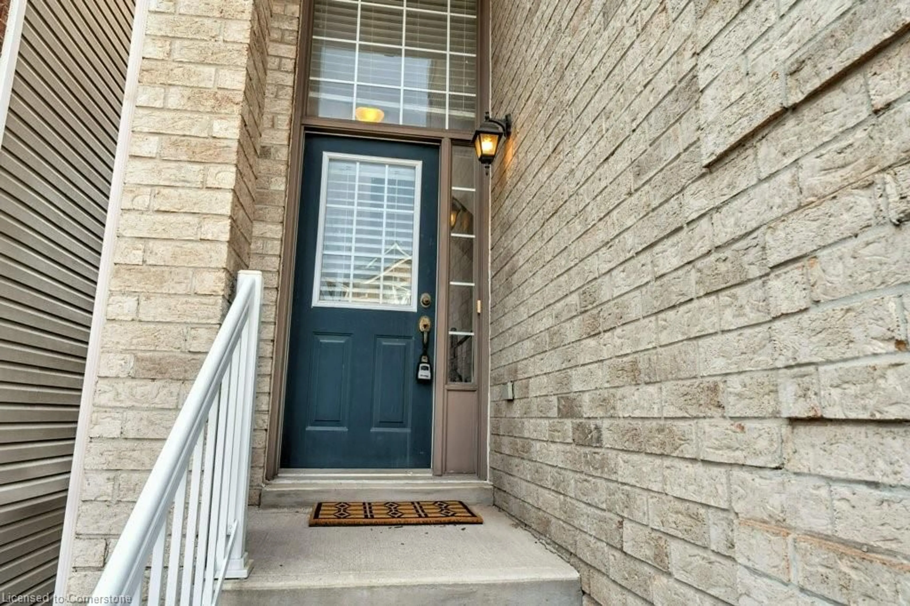 Indoor entryway for 5090 Fairview St #40, Burlington Ontario L7L 7H5