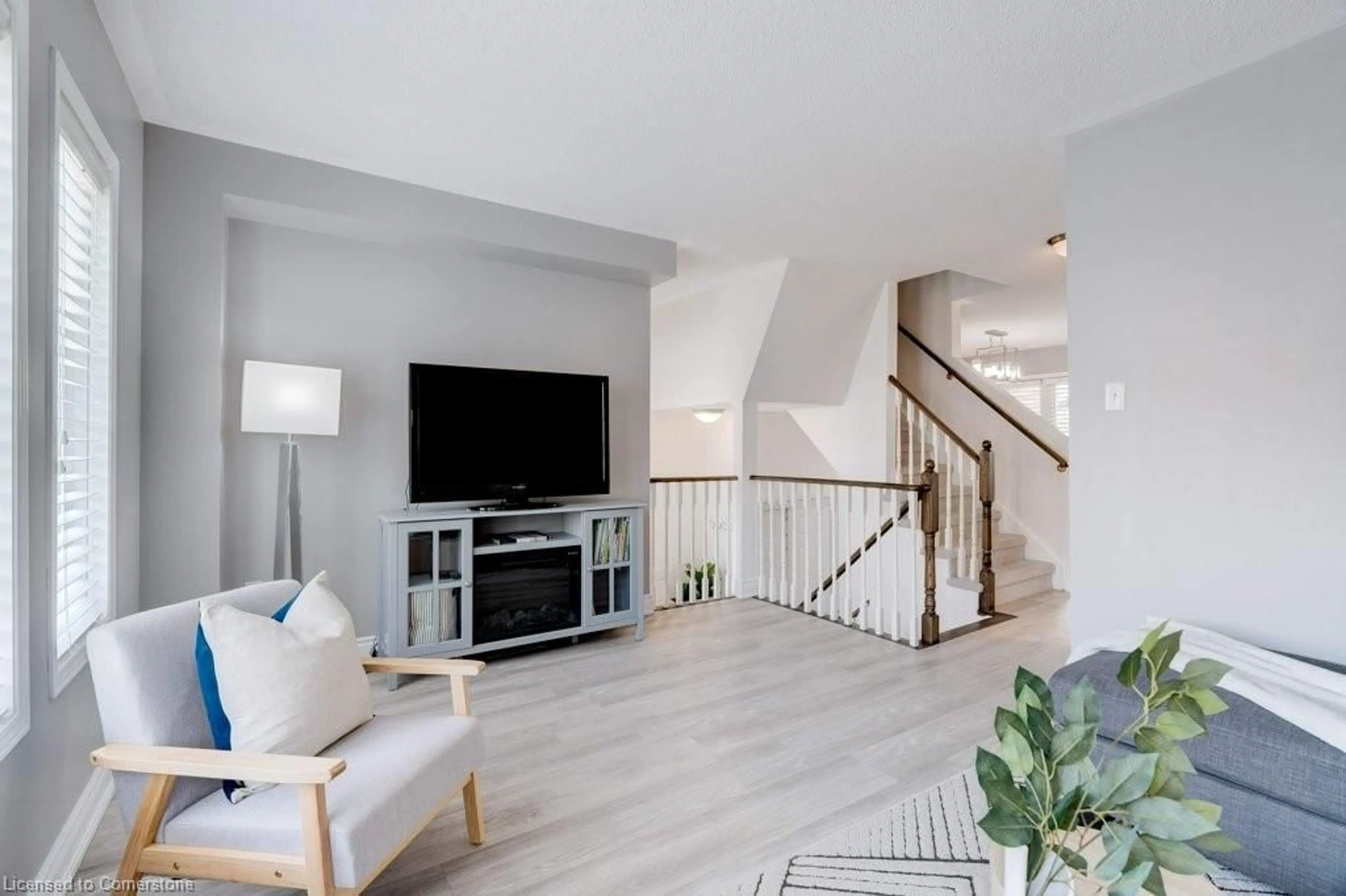 Living room with furniture, unknown for 5090 Fairview St #40, Burlington Ontario L7L 7H5