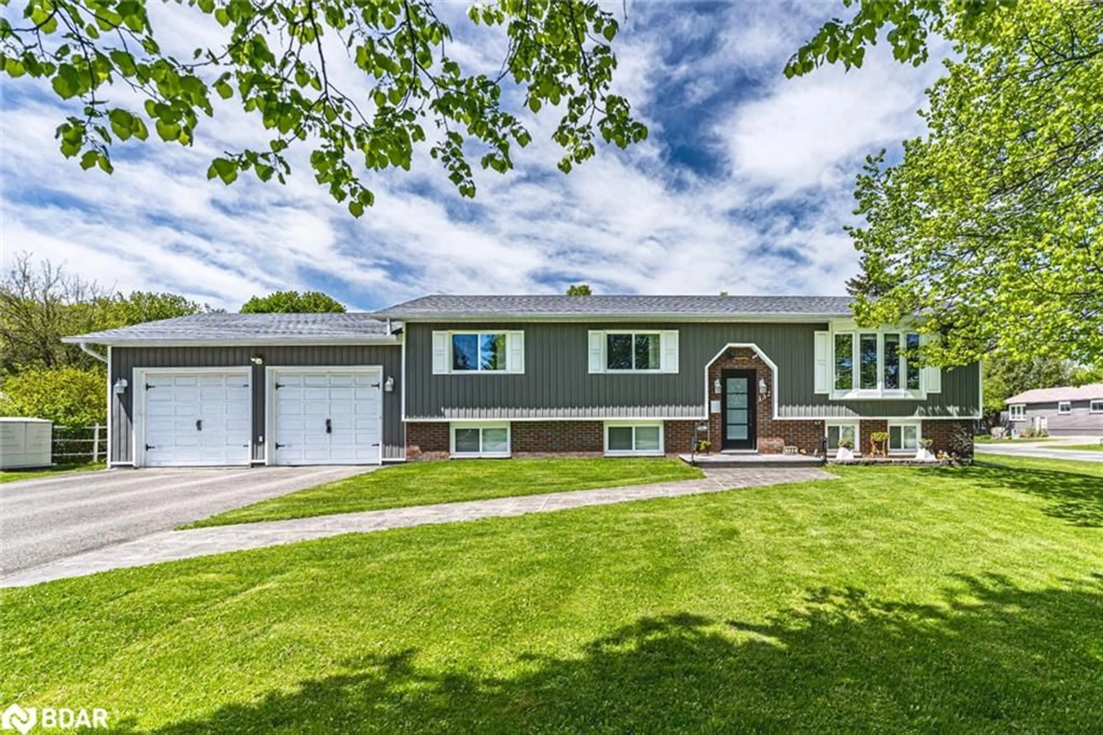 Home with vinyl exterior material, street for 132 Patterson Rd, Barrie Ontario L4N 3W4