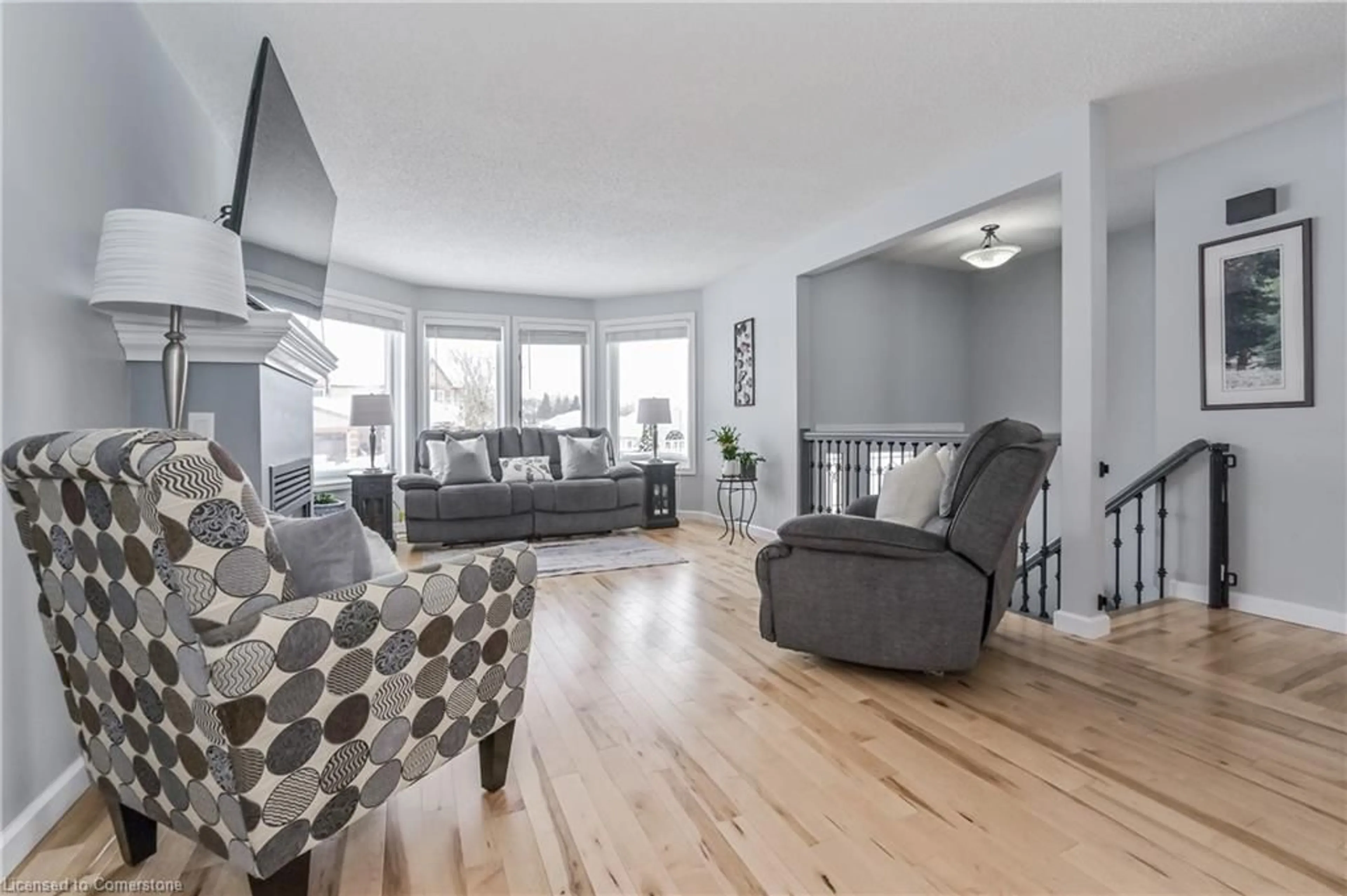 Living room with furniture, wood/laminate floor for 29 Bonniewood Dr, Drayton Ontario N0G 1P0