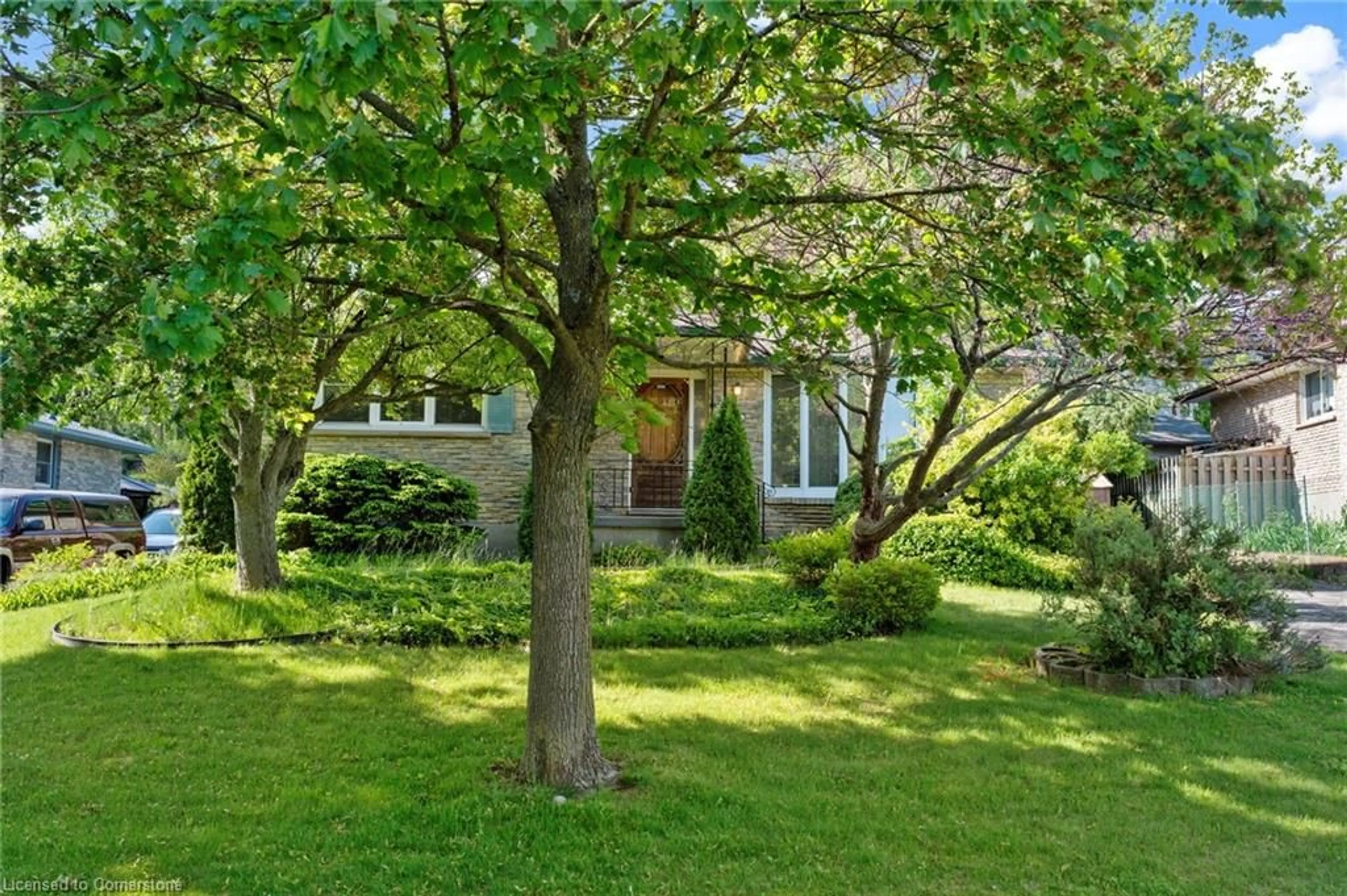 A pic from outside/outdoor area/front of a property/back of a property/a pic from drone, street for 8 Grenada Dr, Simcoe Ontario N3Y 3E7