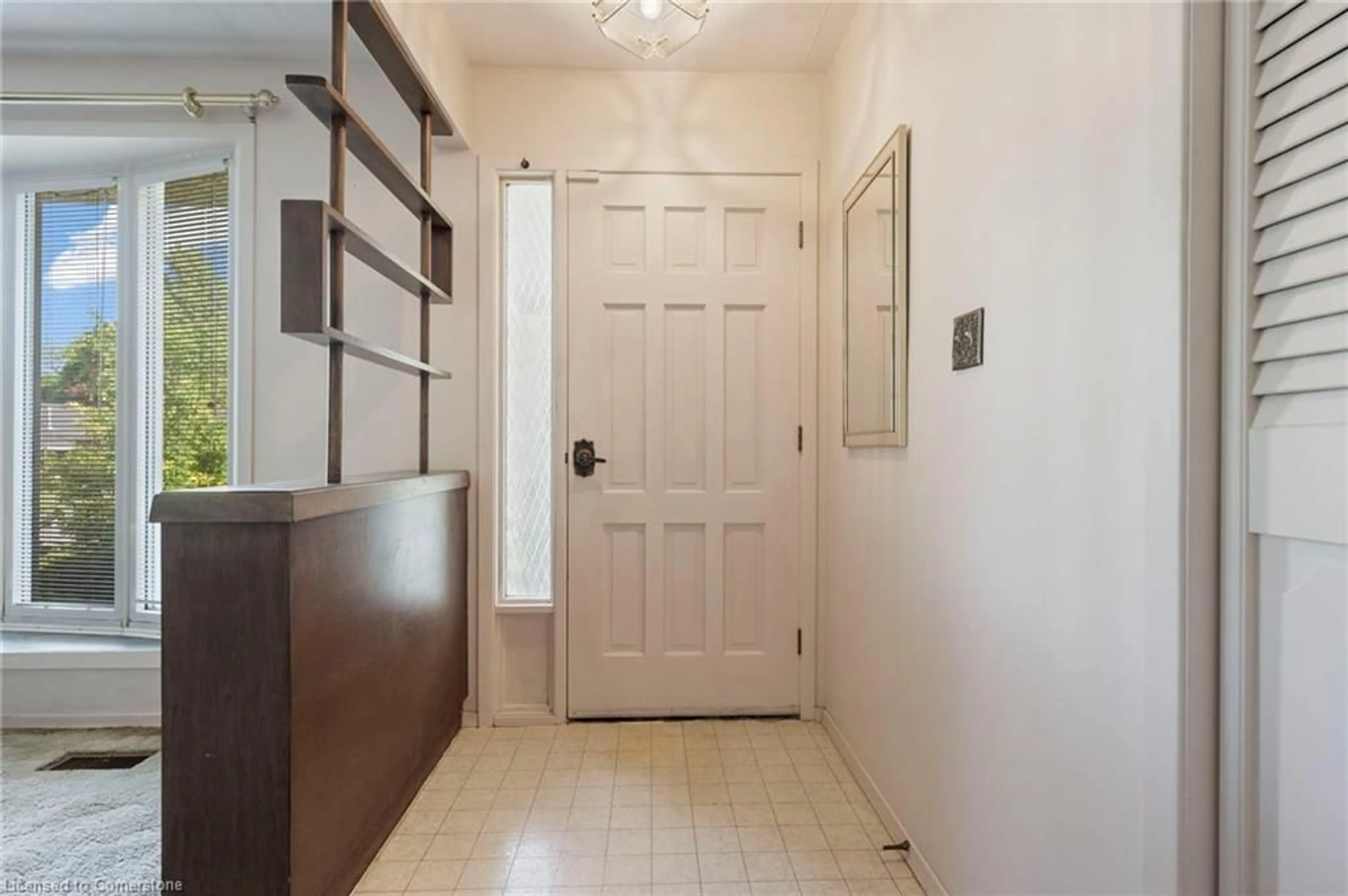 Indoor entryway for 8 Grenada Dr, Simcoe Ontario N3Y 3E7