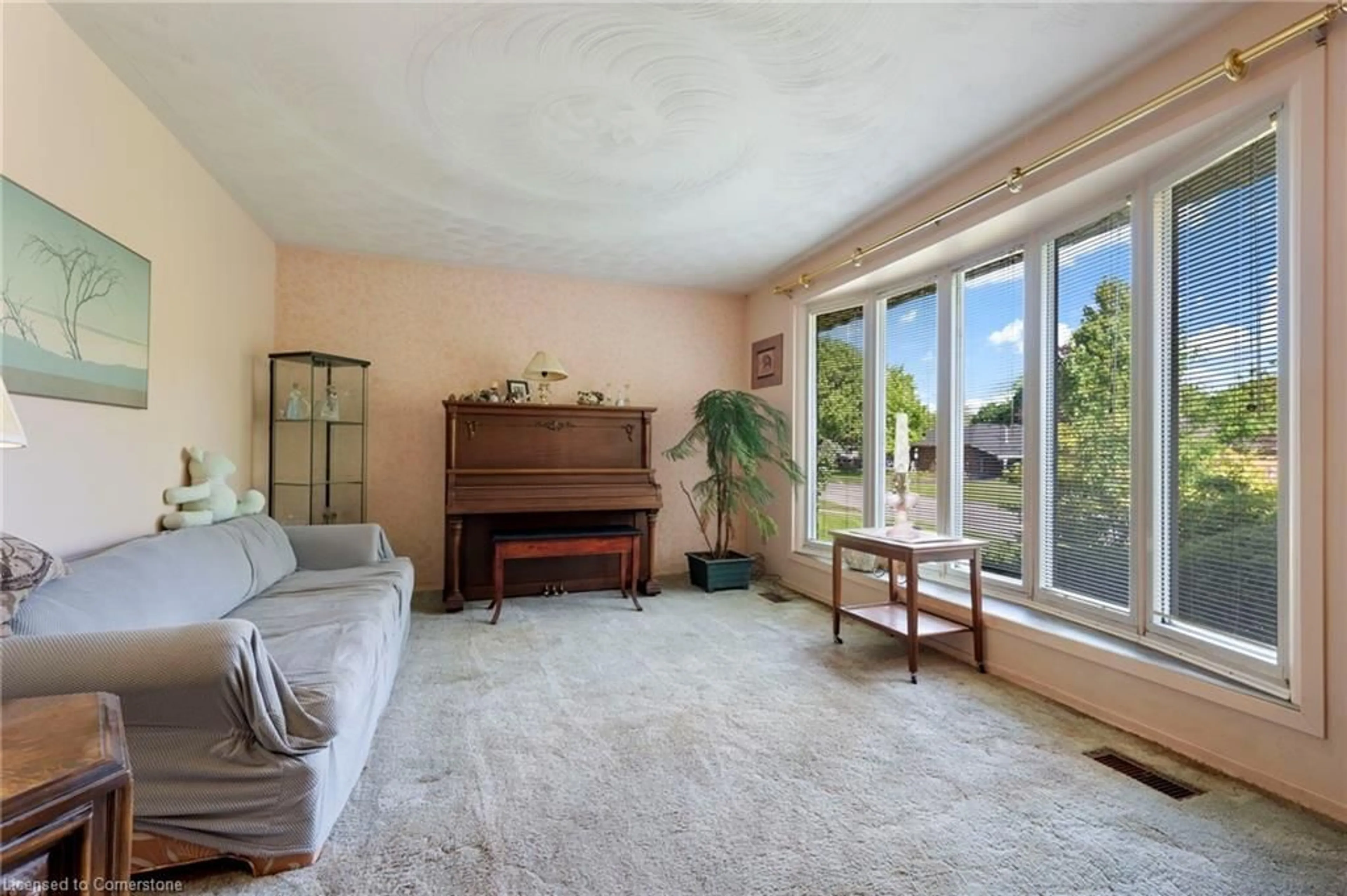 Living room with furniture, unknown for 8 Grenada Dr, Simcoe Ontario N3Y 3E7
