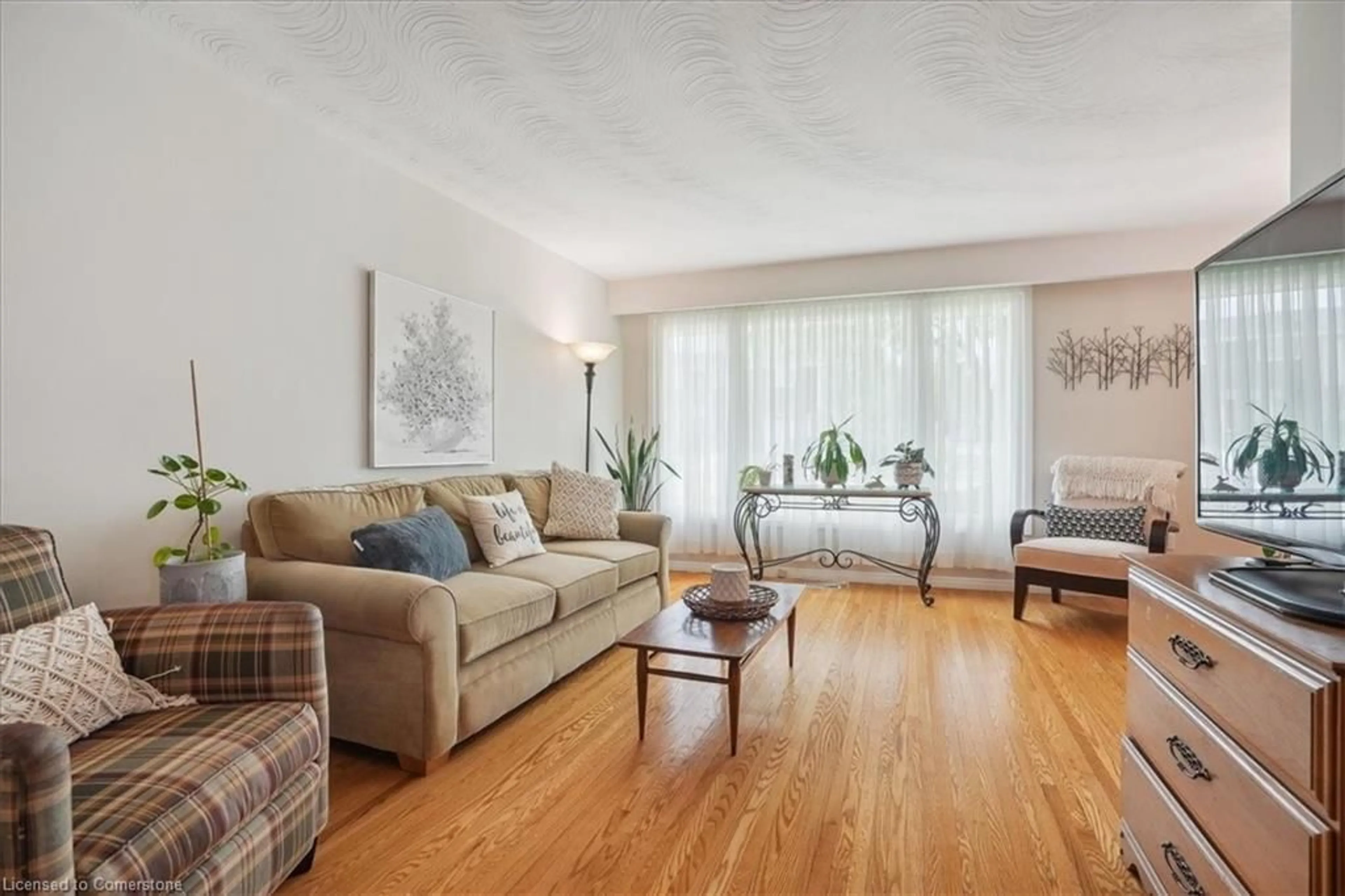 Living room with furniture, wood/laminate floor for 2426 Tait Ave, Burlington Ontario L7P 1H1