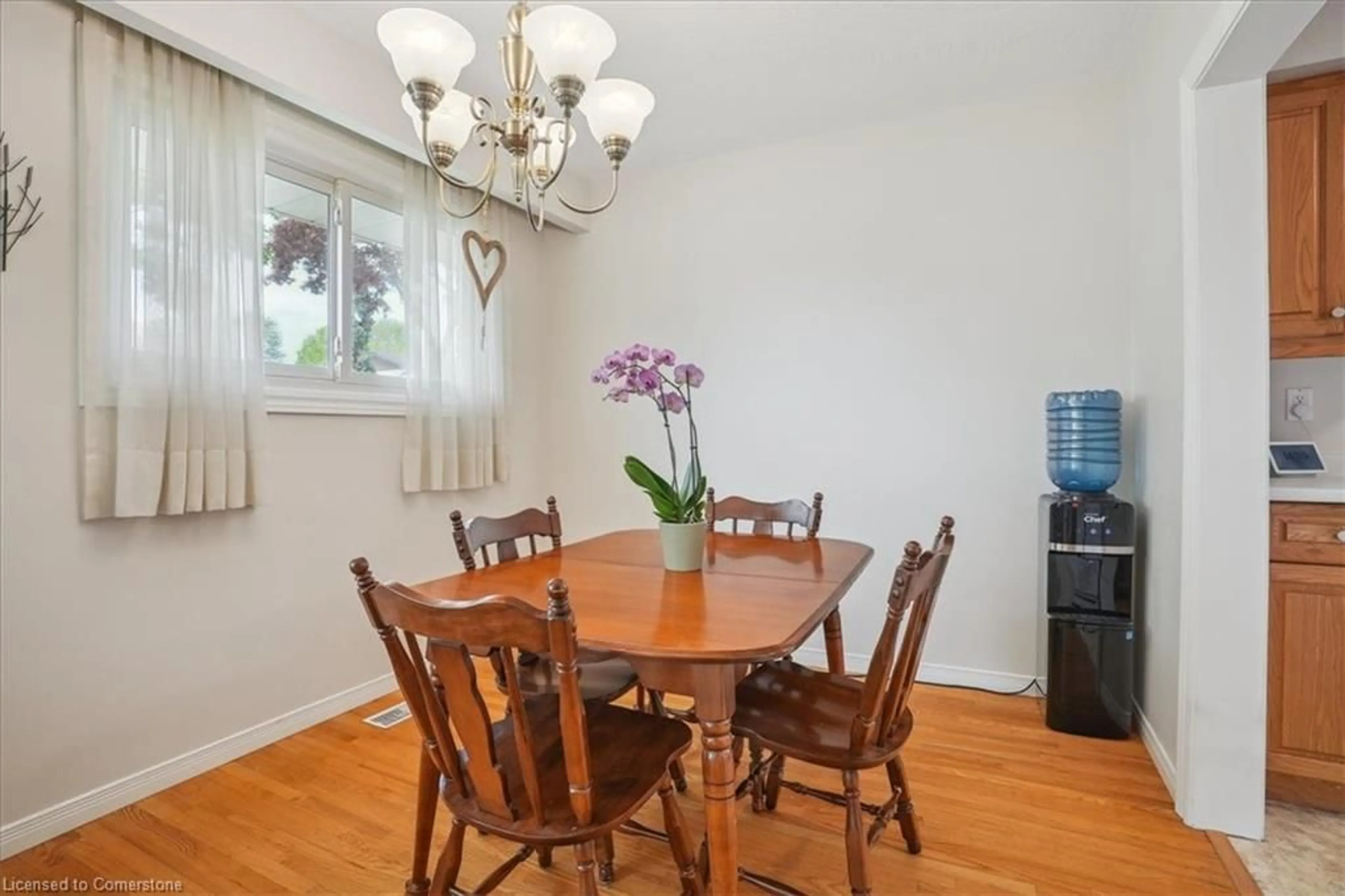 Dining room, wood/laminate floor for 2426 Tait Ave, Burlington Ontario L7P 1H1