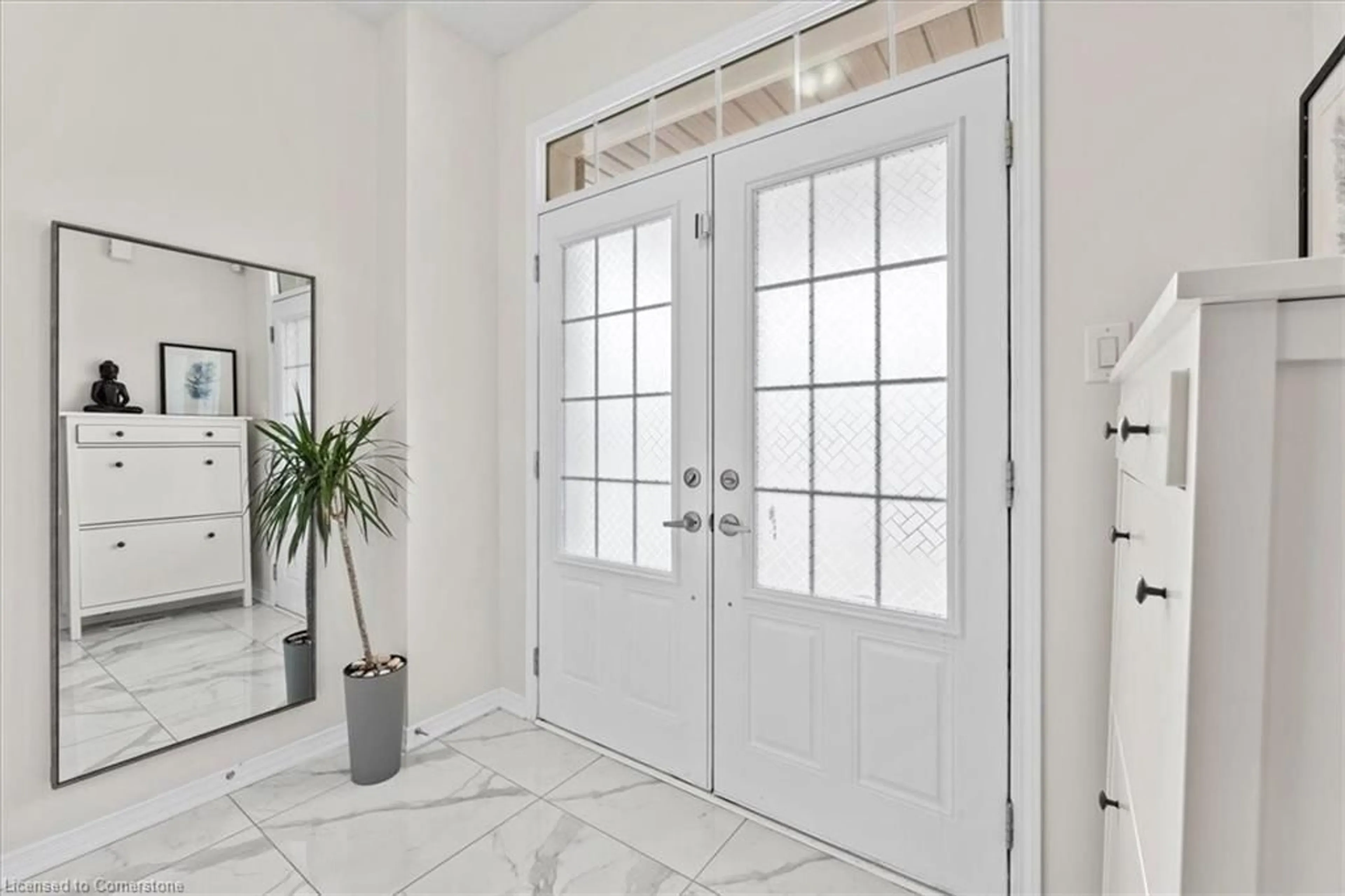 Indoor entryway for 297 Dolman St, Breslau Ontario N0B 1M0