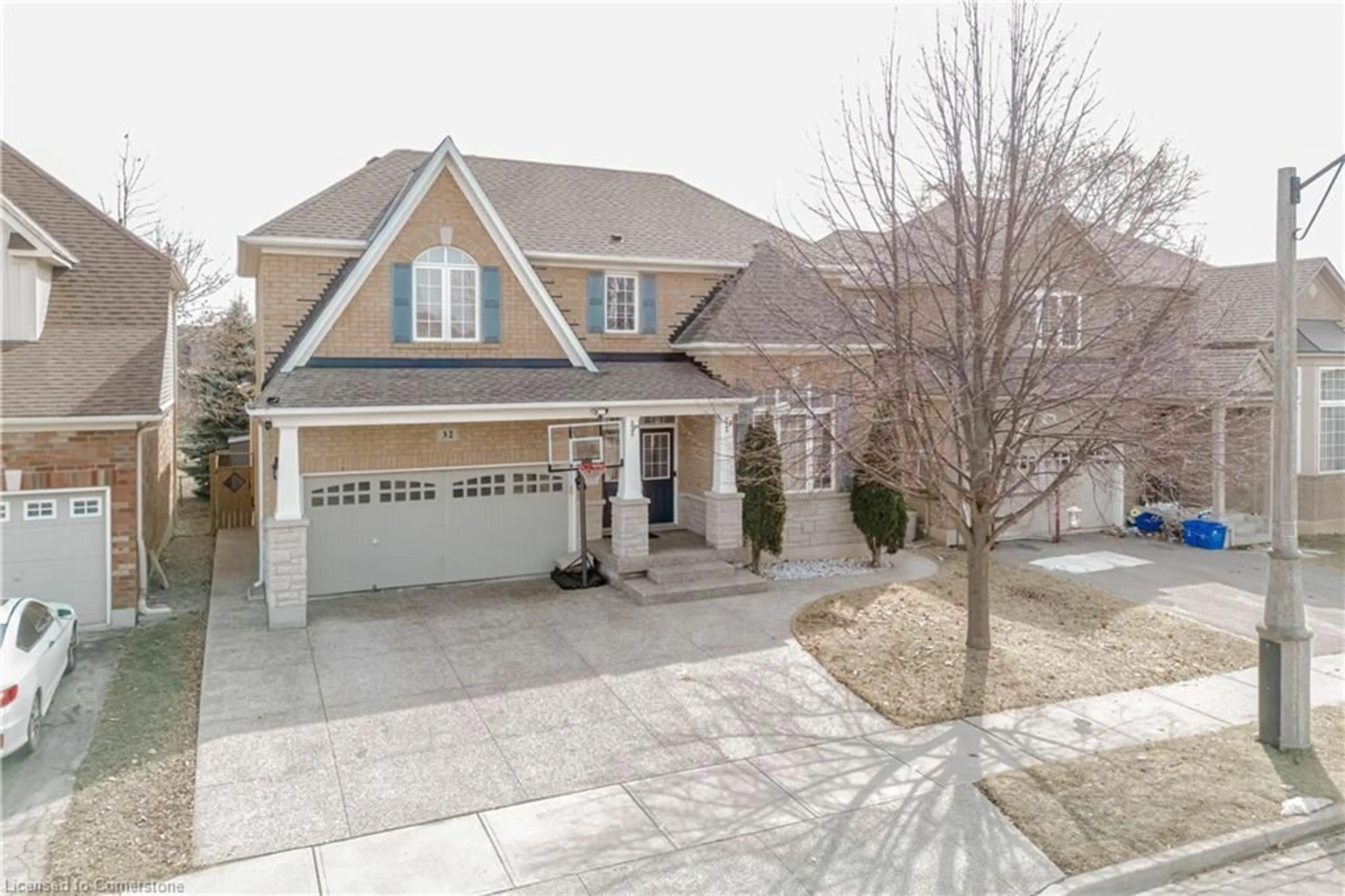 A pic from outside/outdoor area/front of a property/back of a property/a pic from drone, street for 32 Nanaimo Cres, Stoney Creek Ontario L8E 0C9