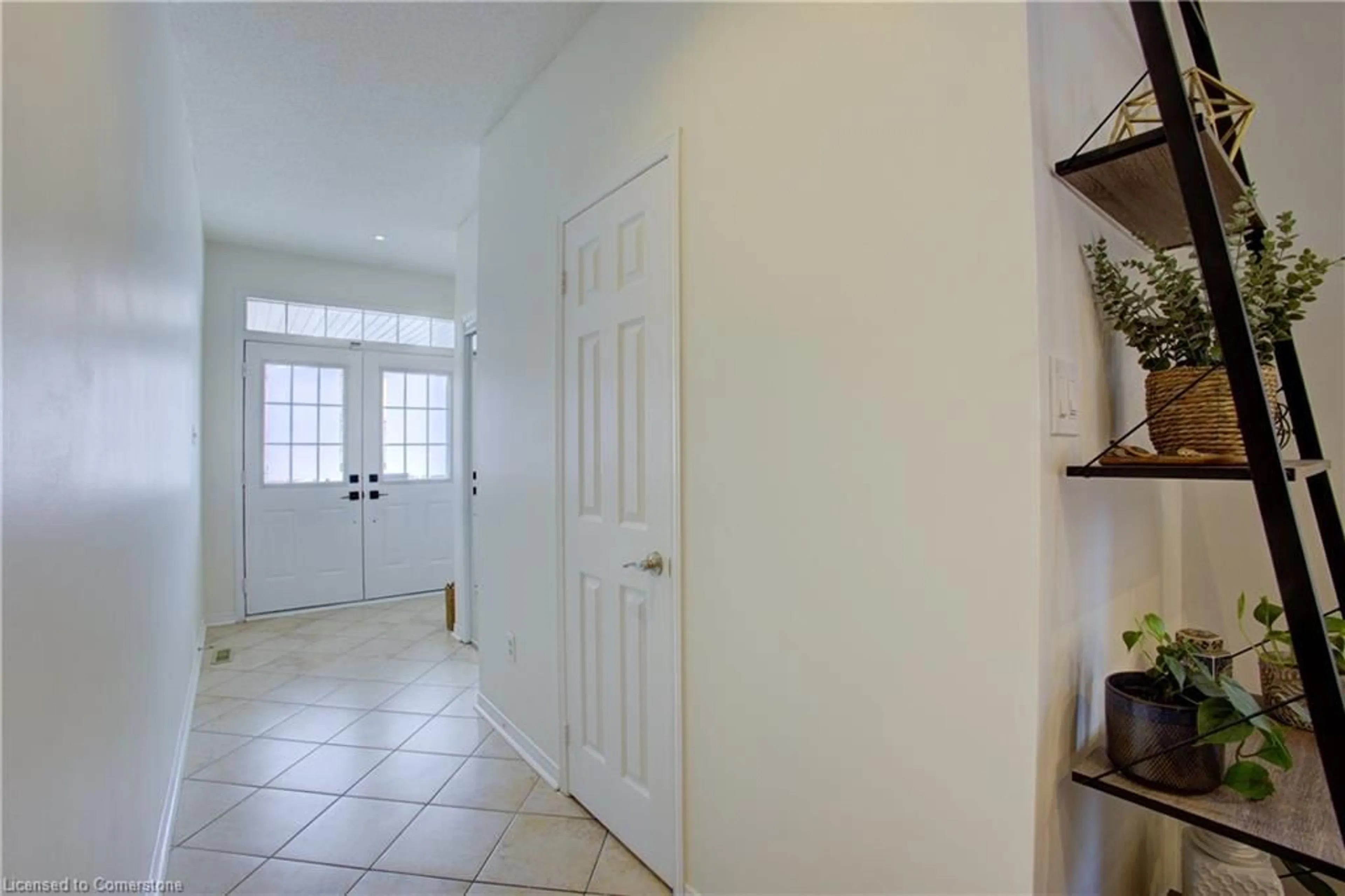 Indoor entryway for 27 Portrush Trail, Peel Ontario L6X 0R2