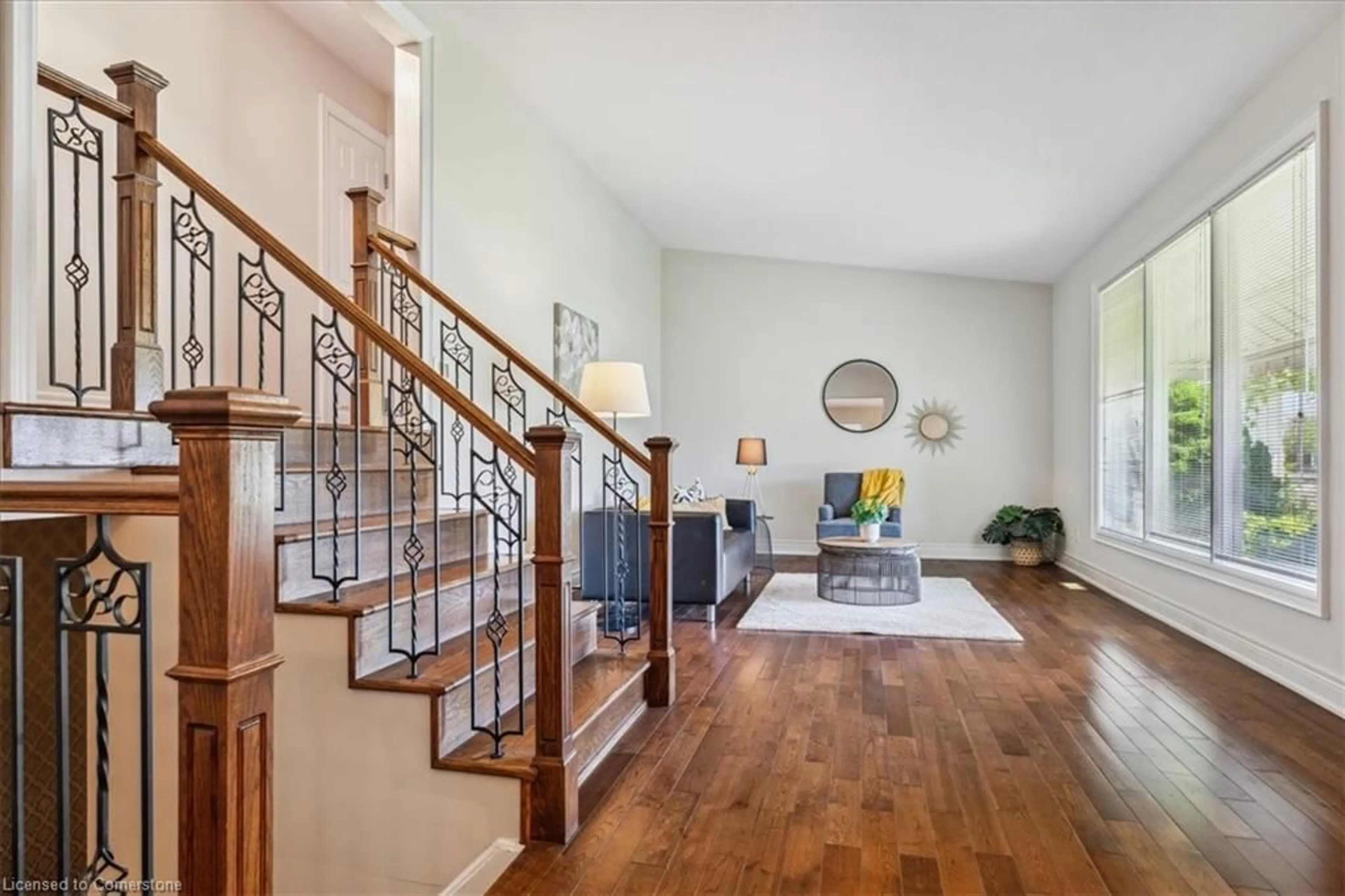 Indoor foyer for 108 Nash Rd, Hamilton Ontario L8K 4J7