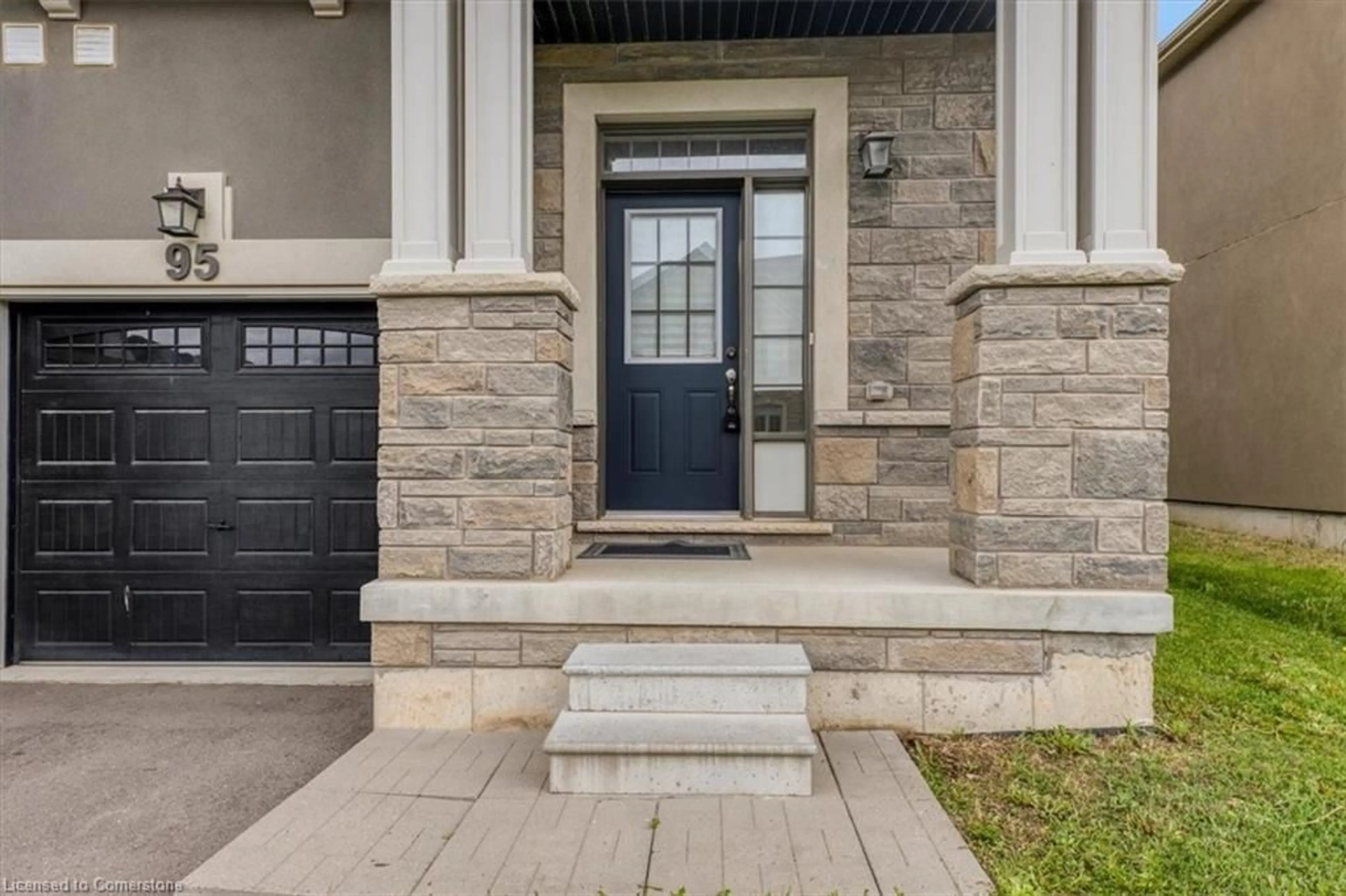 Indoor entryway for 95 Bilanski Farm Rd, Brantford Ontario N3S 0U4