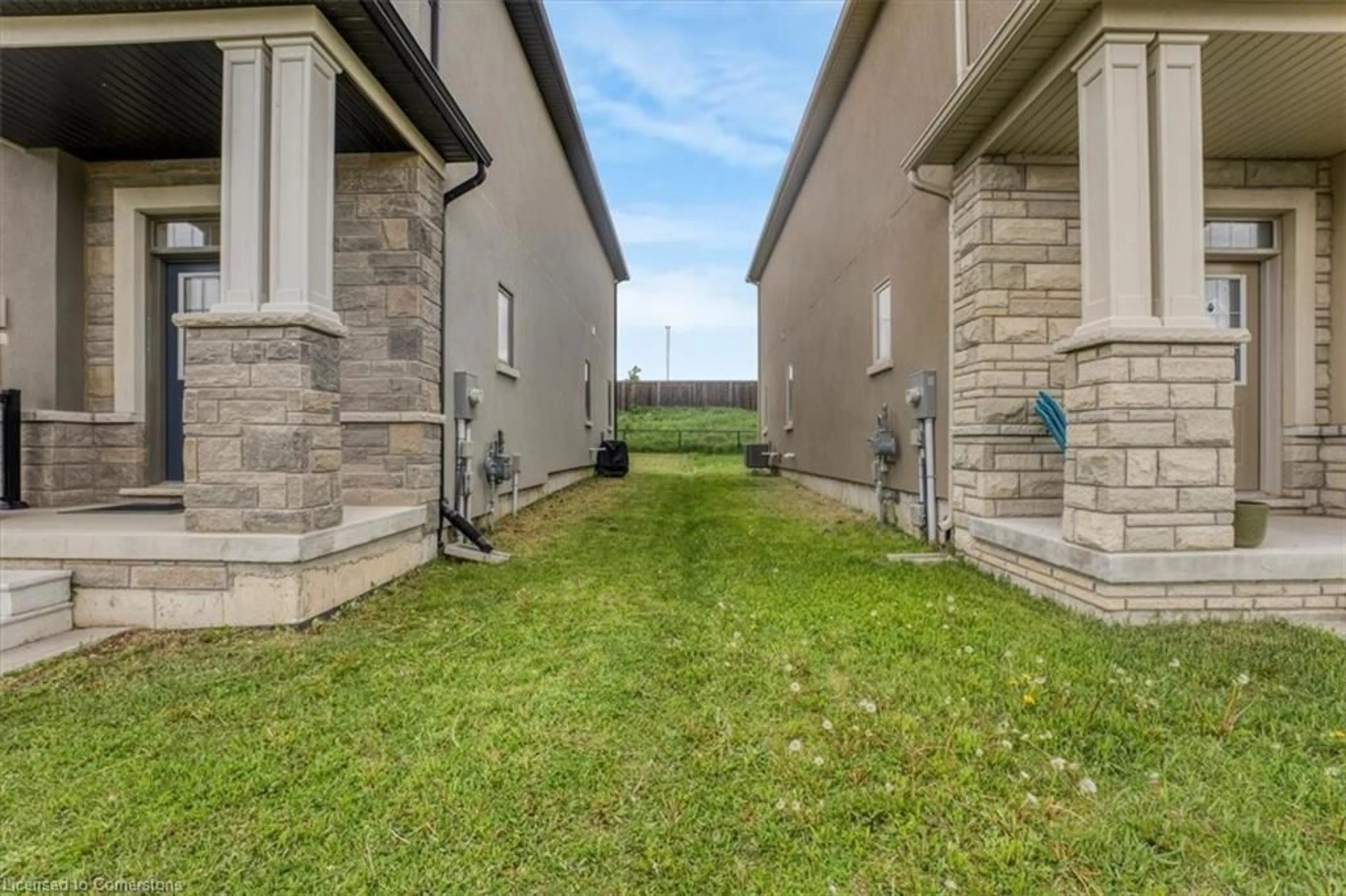 Patio, street for 95 Bilanski Farm Rd, Brantford Ontario N3S 0U4