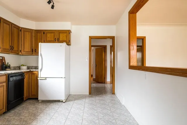 Additional property image - 424 Cochrane Rd