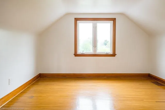 Additional property image - 424 Cochrane Rd