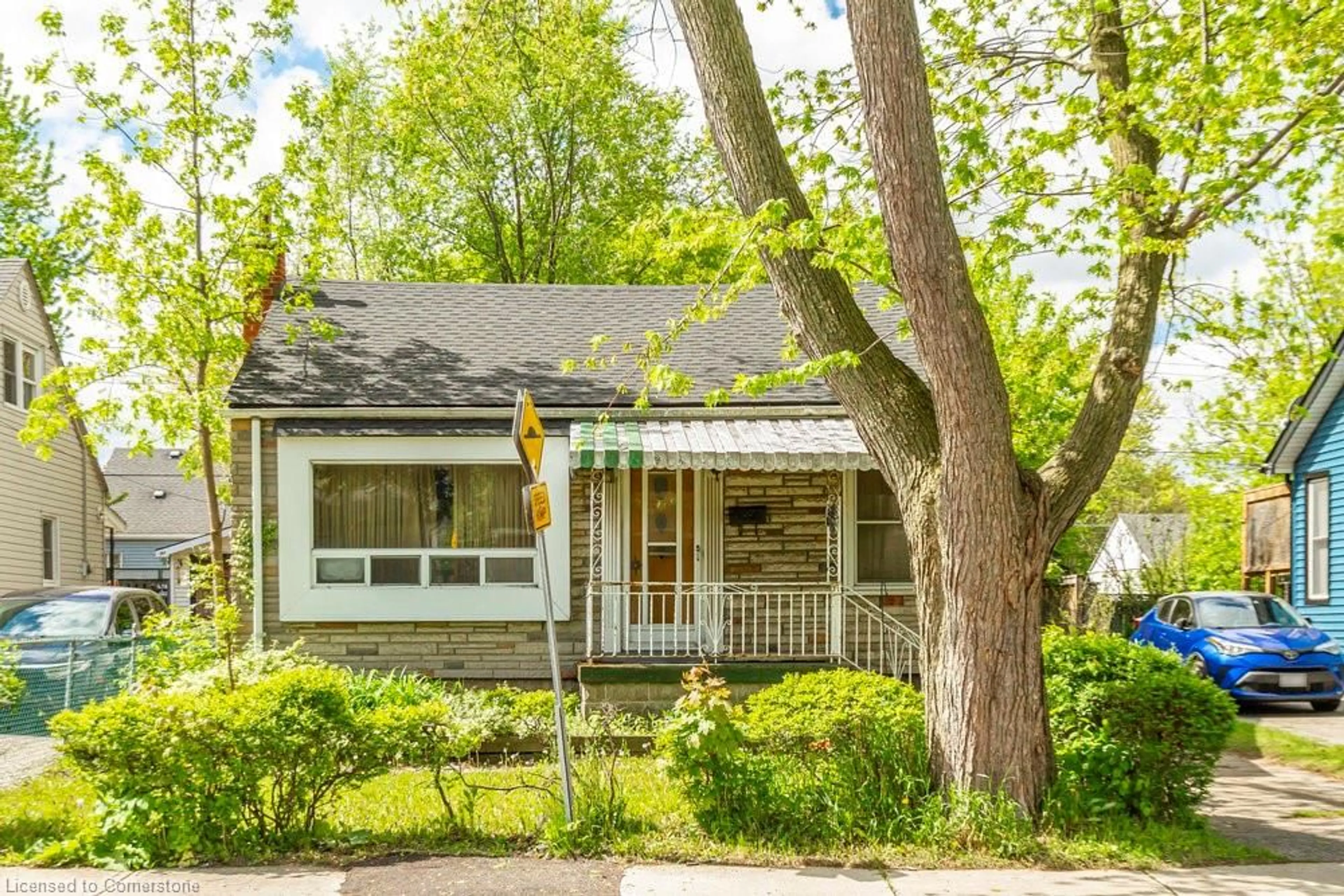 Home with vinyl exterior material, street for 20 Goggin Ave, Hamilton Ontario L8H 3C1