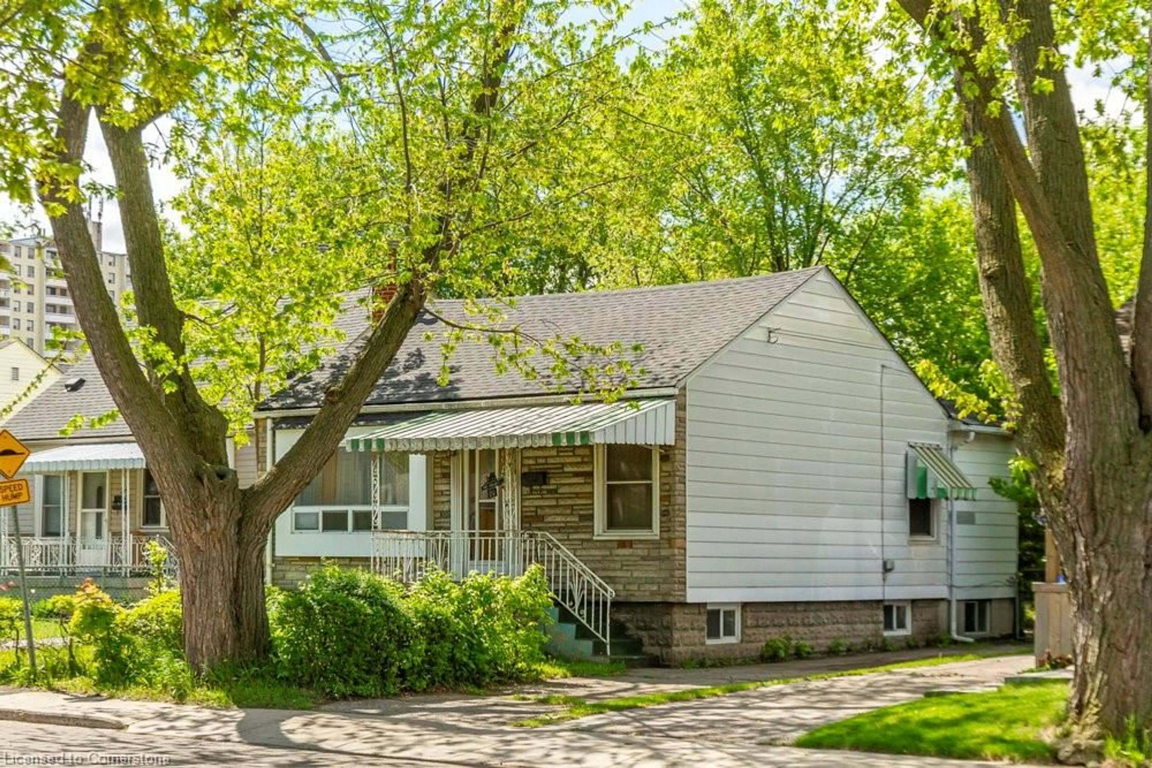 Home with vinyl exterior material, street for 20 Goggin Ave, Hamilton Ontario L8H 3C1