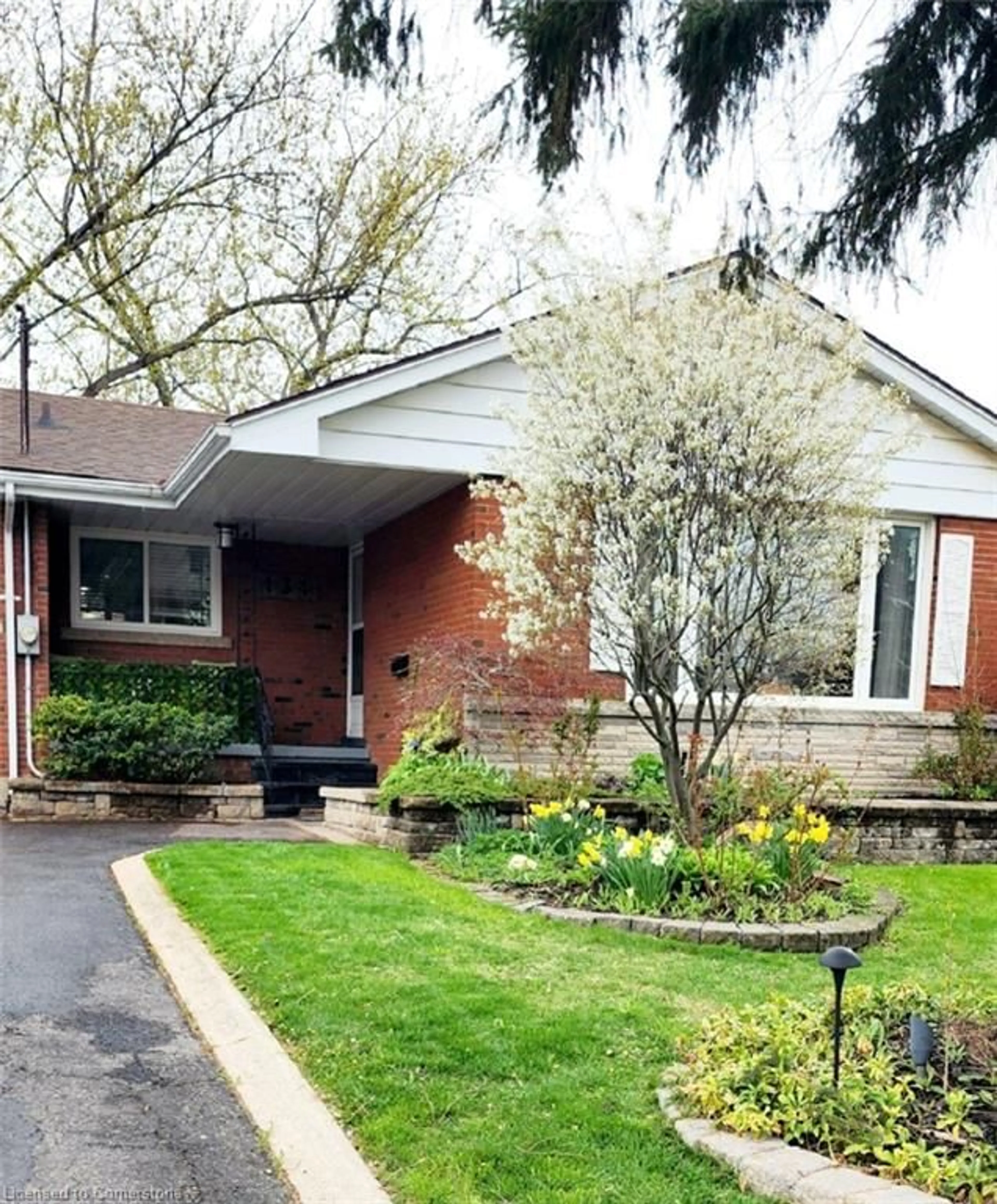 Home with brick exterior material, street for 134 West 27th St, Hamilton Ontario L9C 5A3