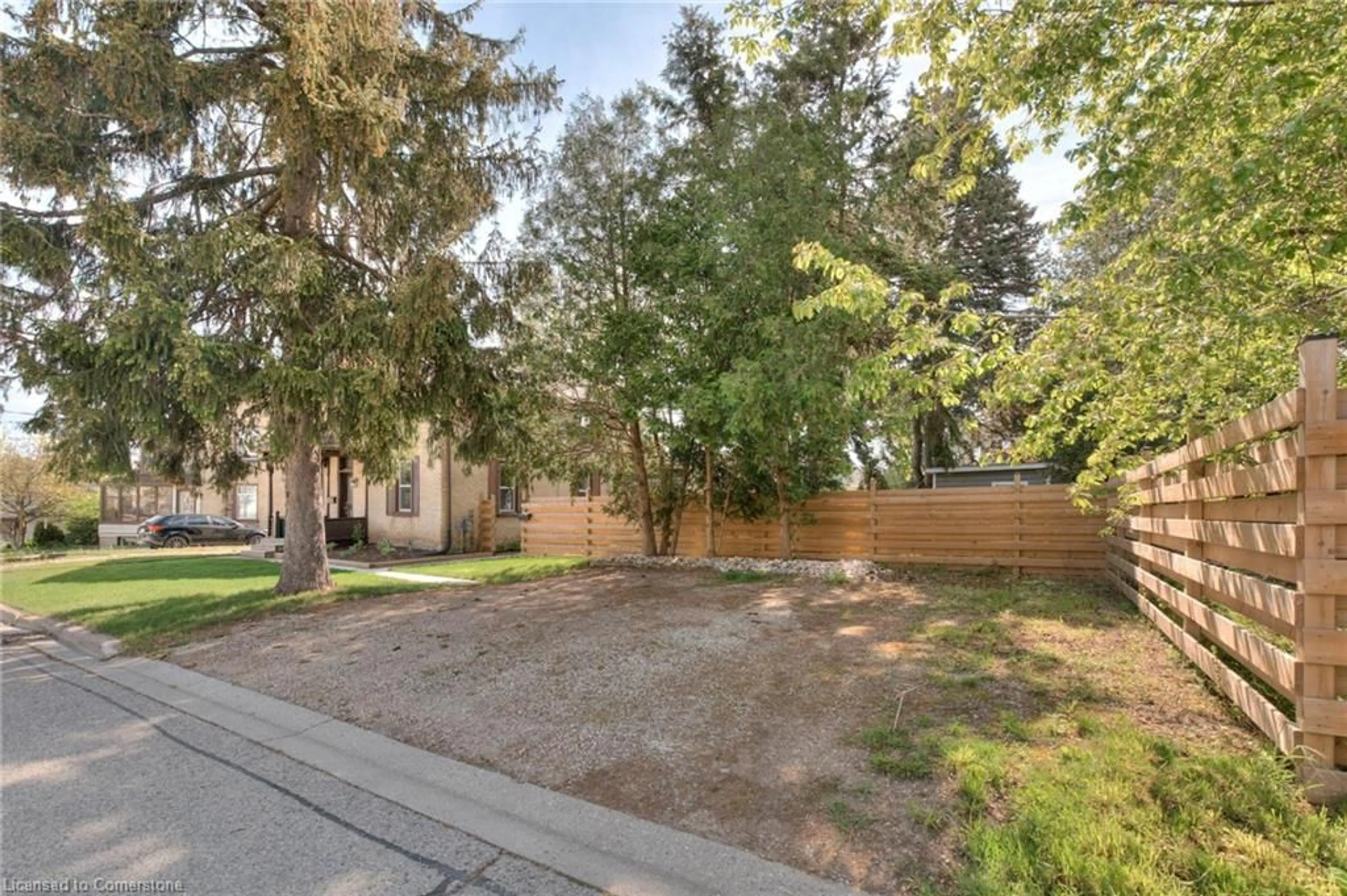 Patio, street for 9 Cross St, Elmira Ontario N3B 2S3