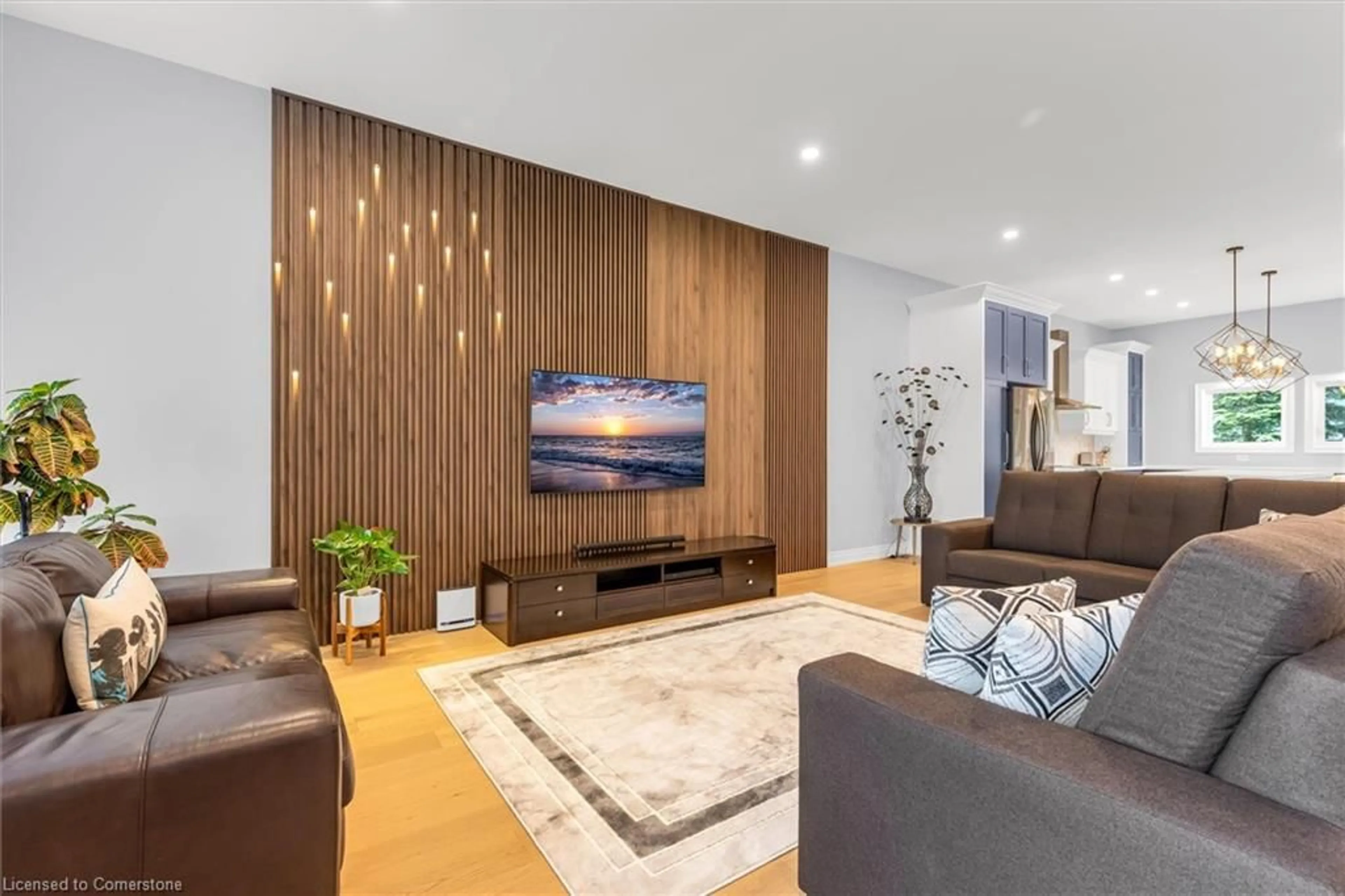 Living room with furniture, wood/laminate floor for 156 Hetram Court Crt, Fort Erie Ontario L0S 1B0