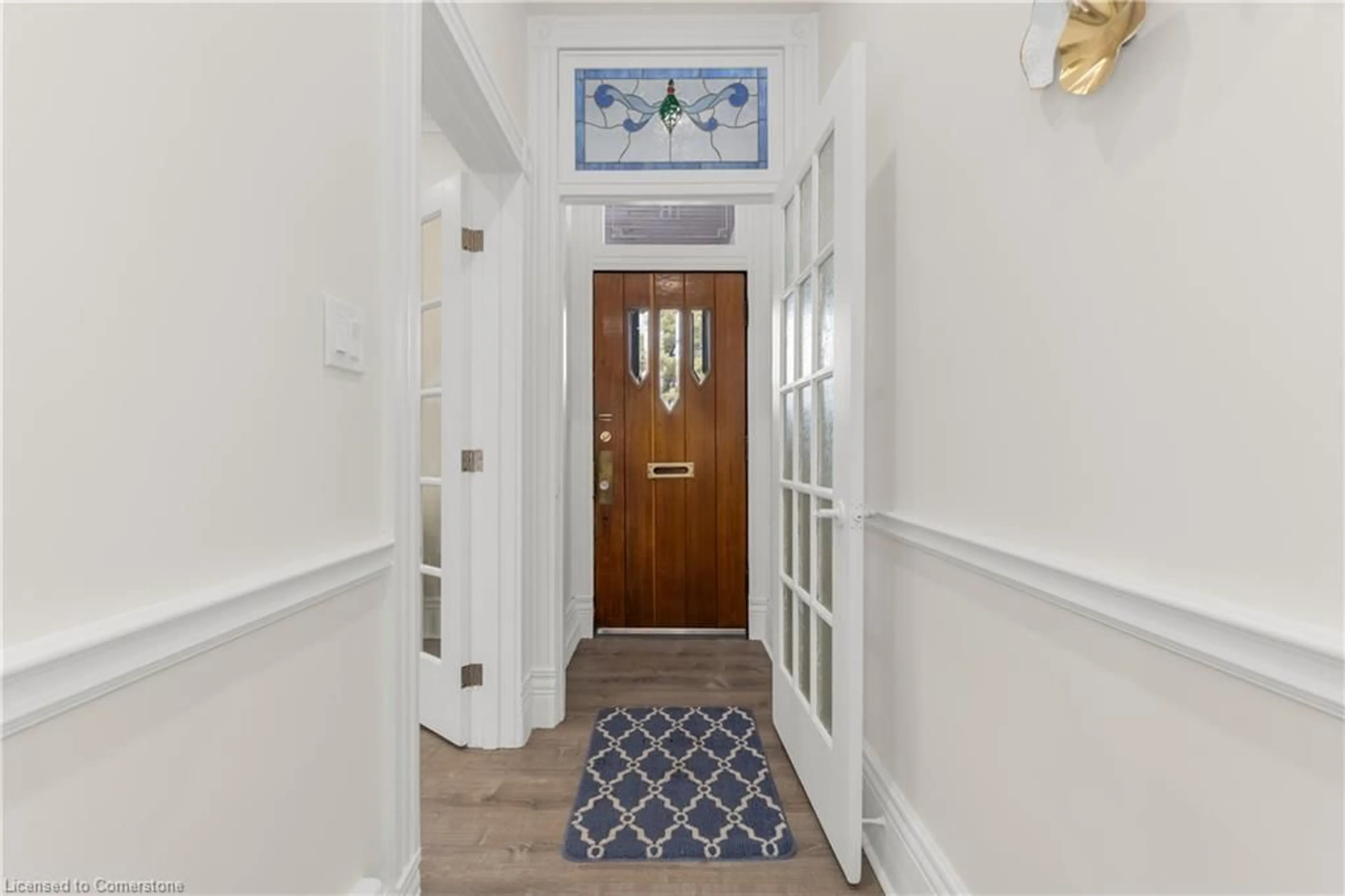 Indoor foyer for 16 Murray St, Hamilton Ontario L8L 3E7
