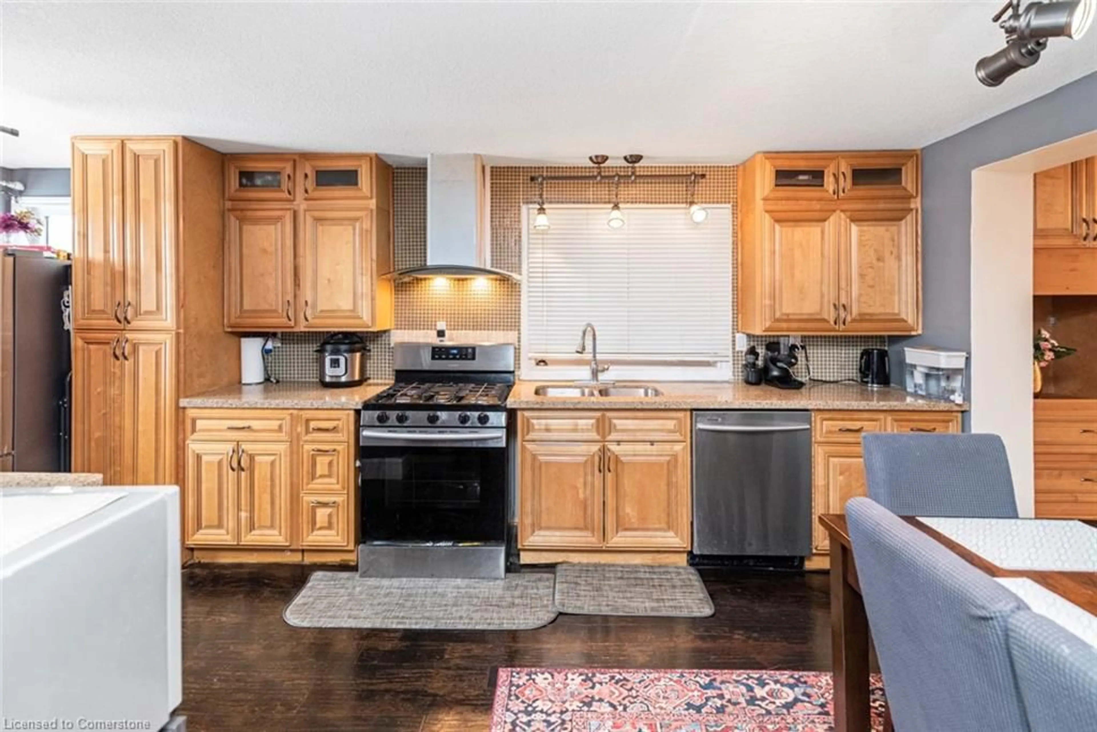 Open concept kitchen, unknown for 243 Federal St, Stoney Creek Ontario L8E 1P6