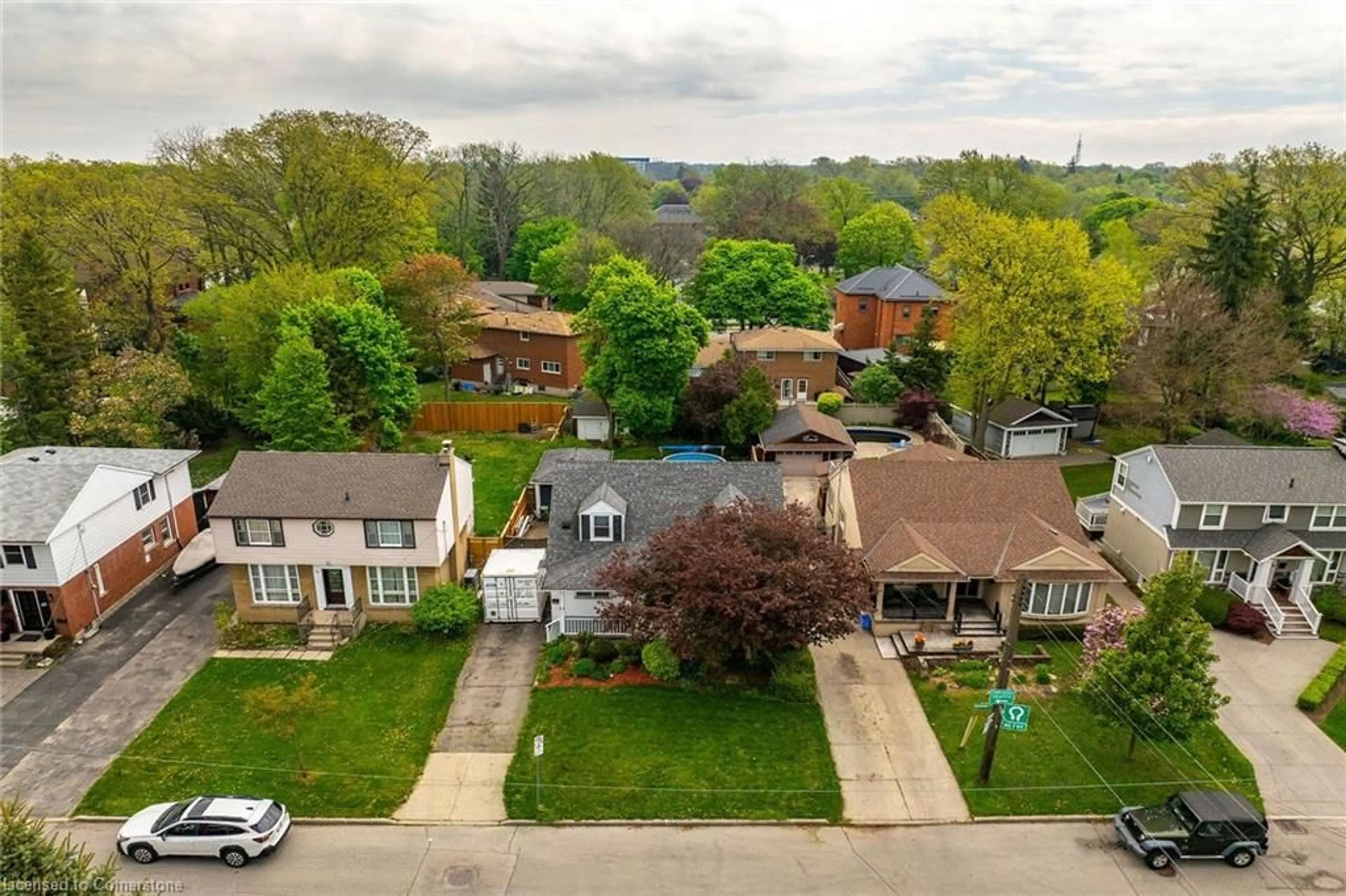 A pic from outside/outdoor area/front of a property/back of a property/a pic from drone, street for 77 Arcade Cres, Hamilton Ontario L9C 3J1